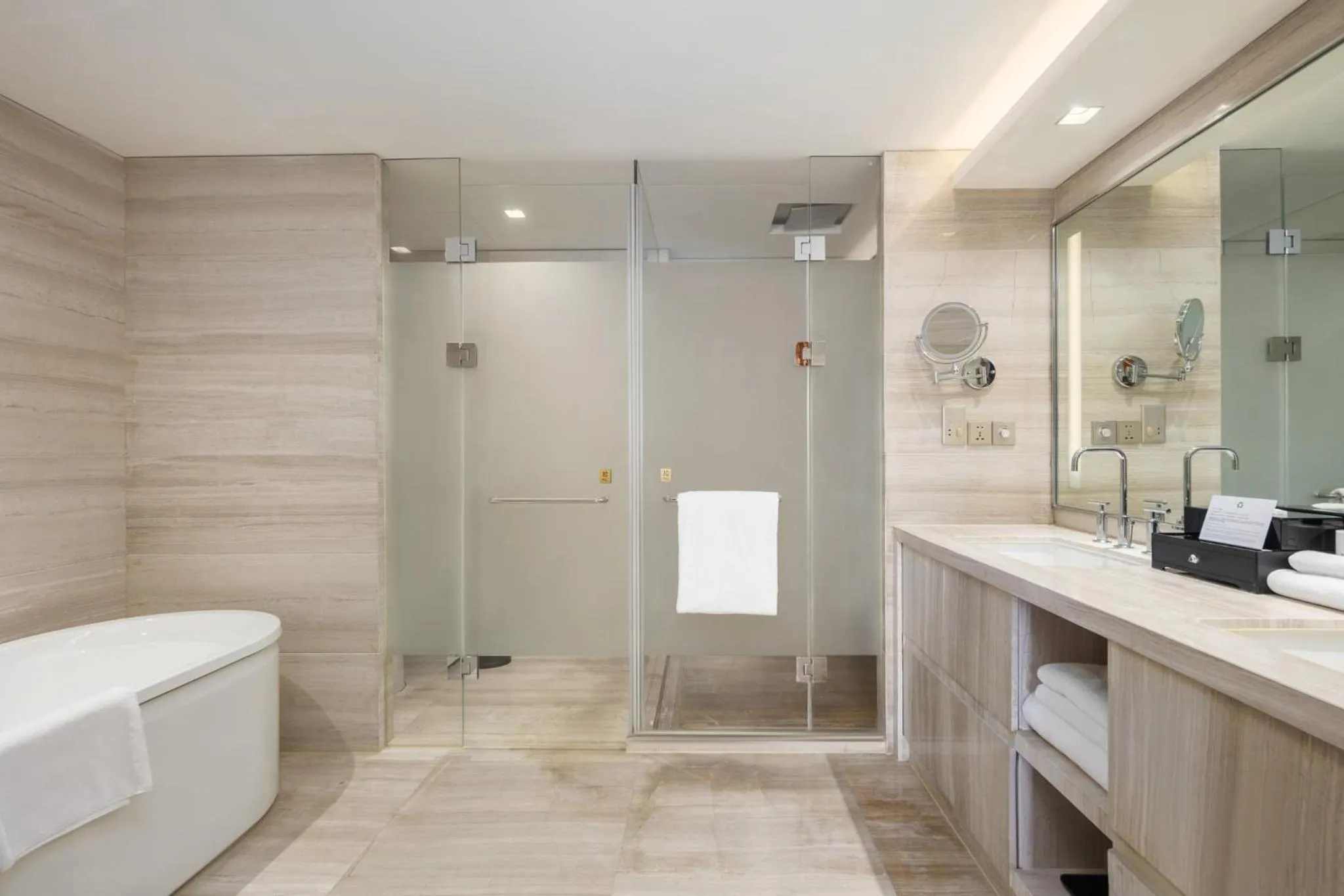 Photo of the whole room in Intercontinental Jinan City Center by IHG