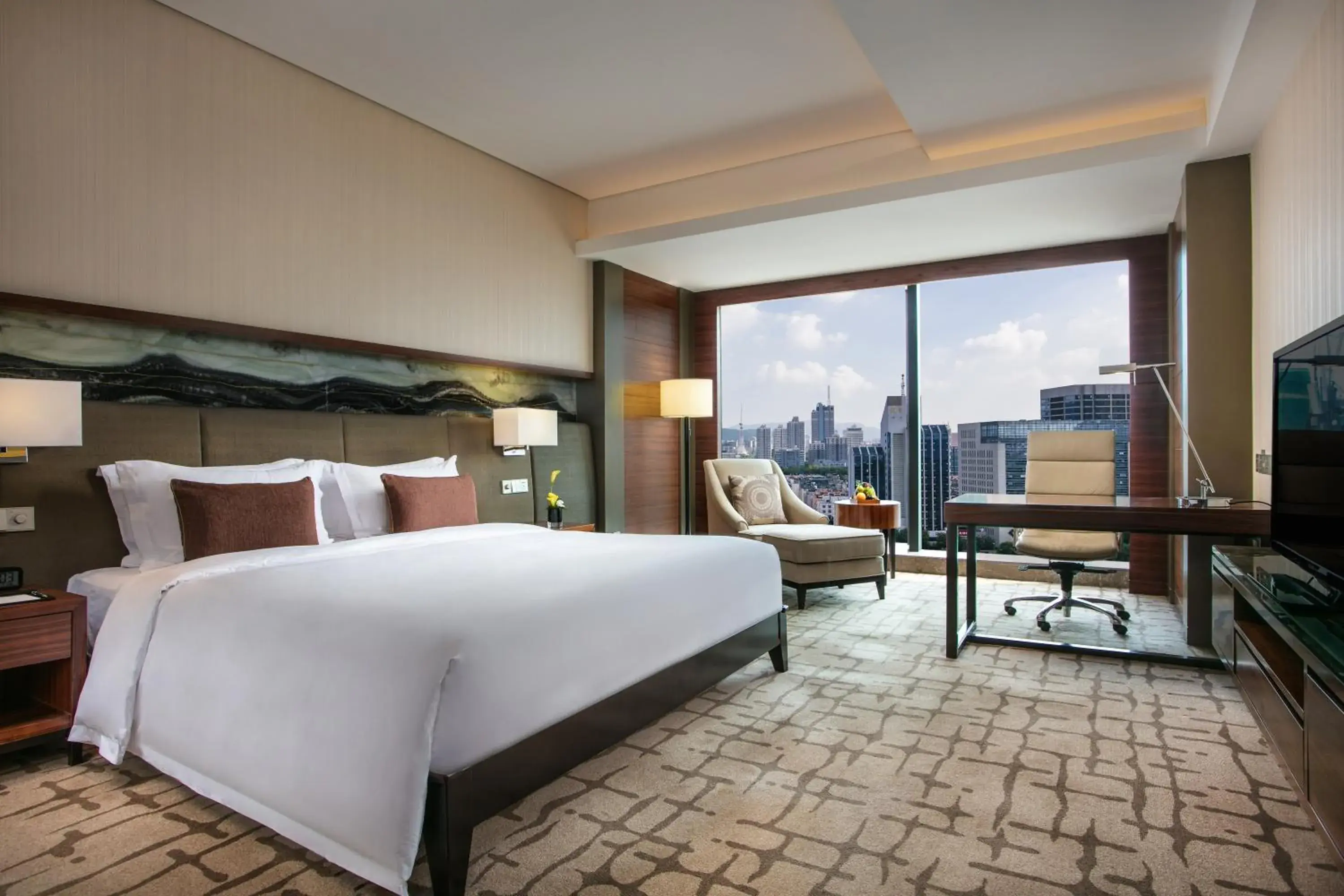 Classic King Room with Club Access in Intercontinental Jinan City Center by IHG Classic King Room with Club Access in Intercontinental Jinan City Center by IHG