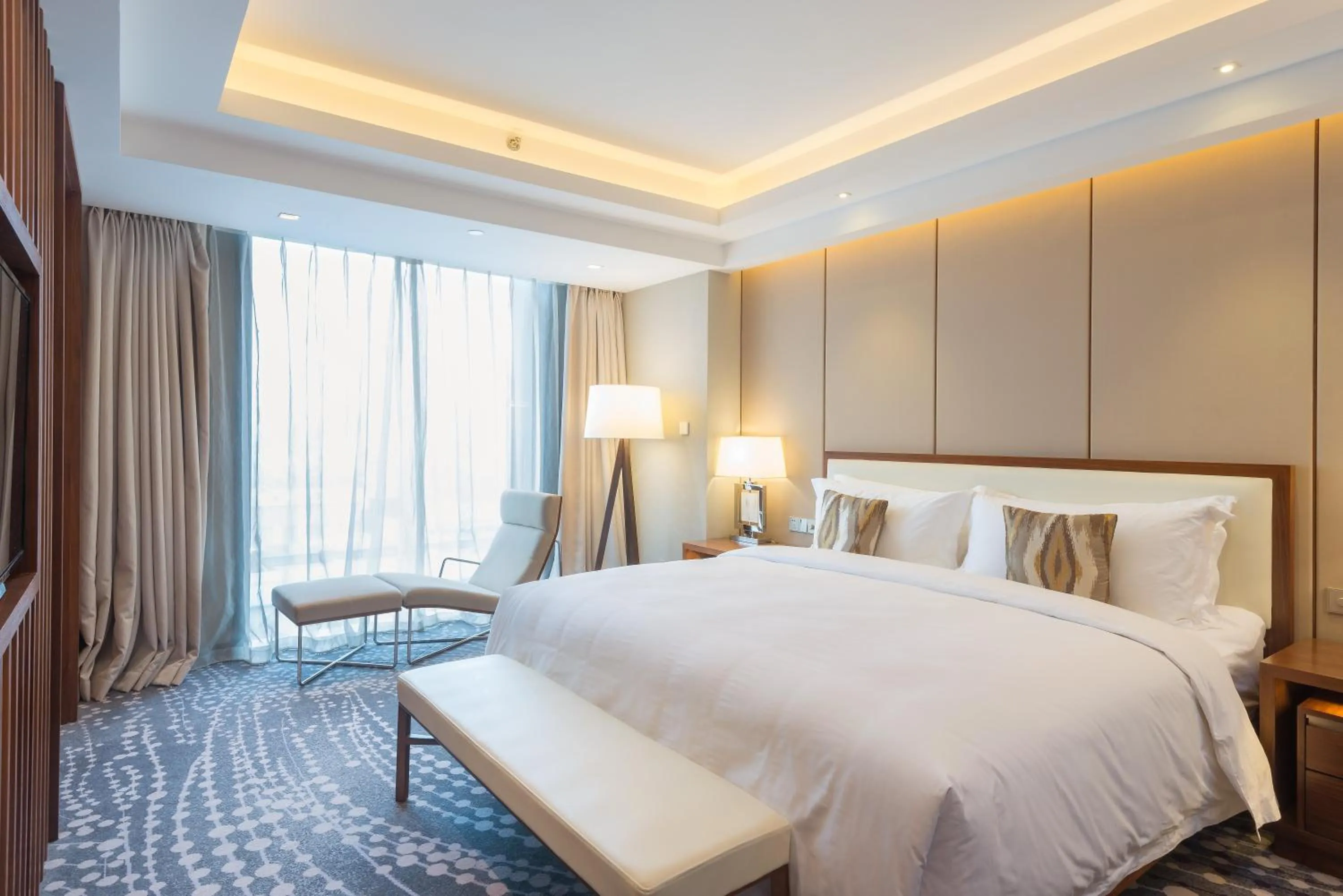 Photo of the whole room, Bed in Intercontinental Jinan City Center by IHG