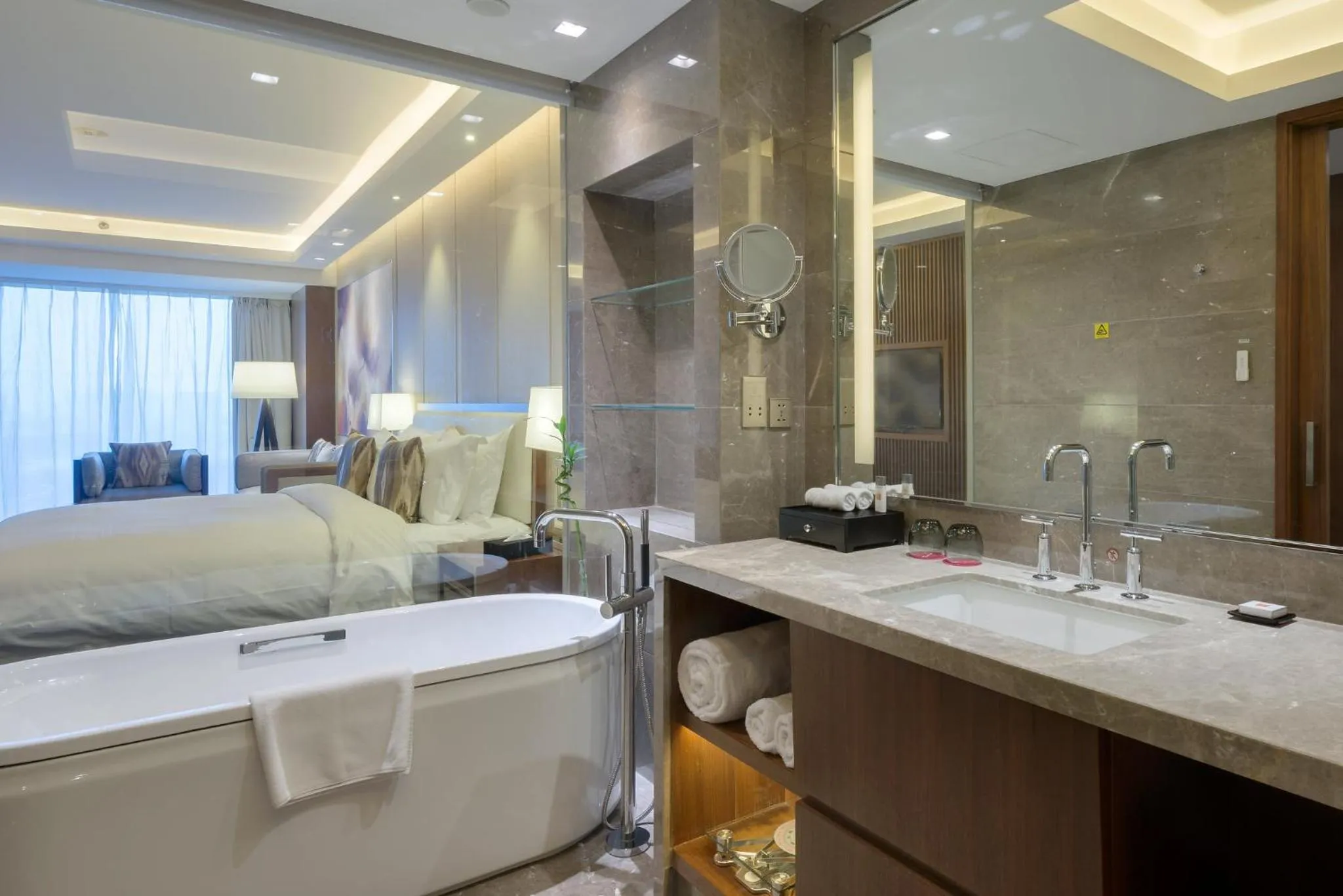 Bathroom, Bed in Intercontinental Jinan City Center by IHG