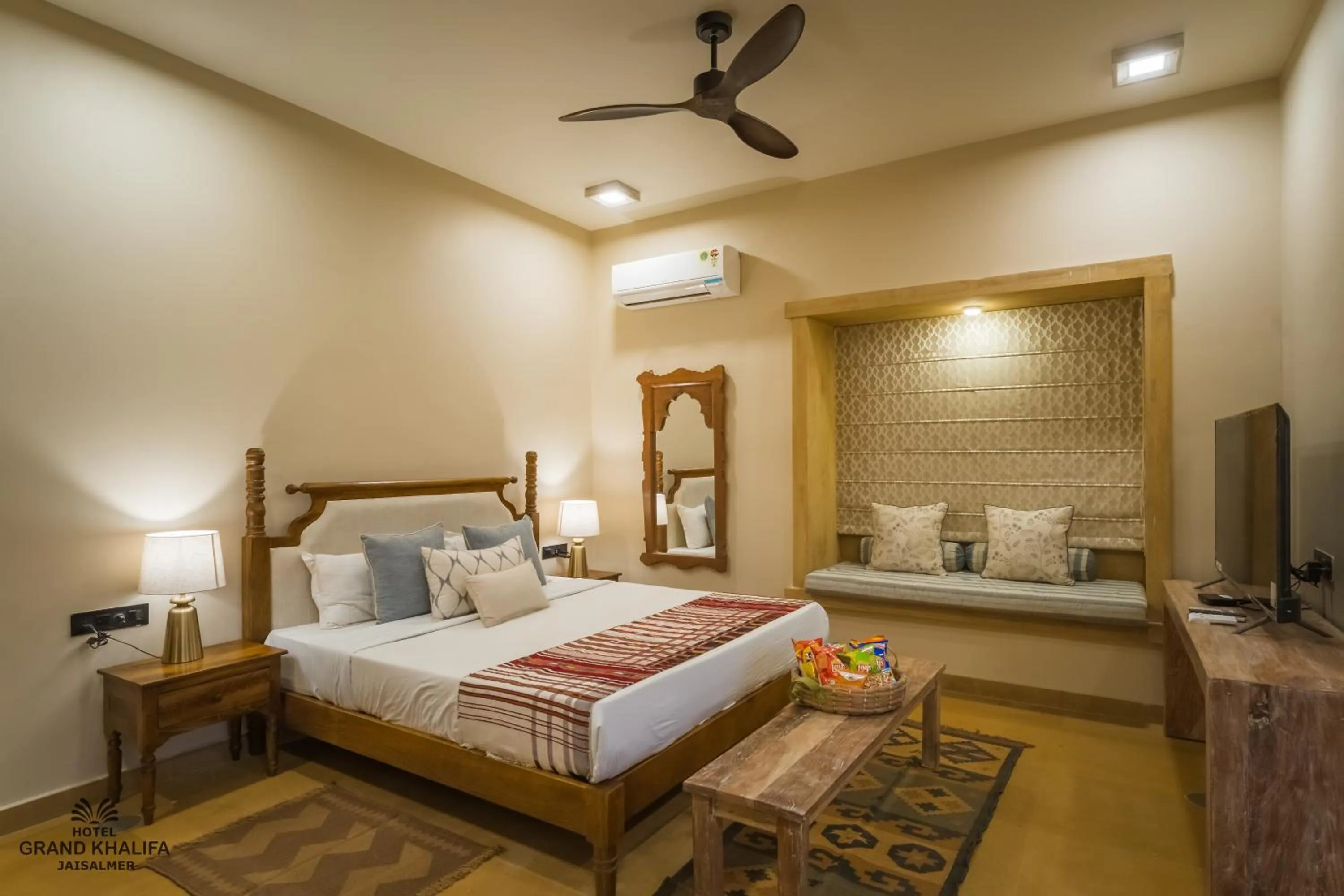 Bedroom, Bed in Hotel Grand Khalifa