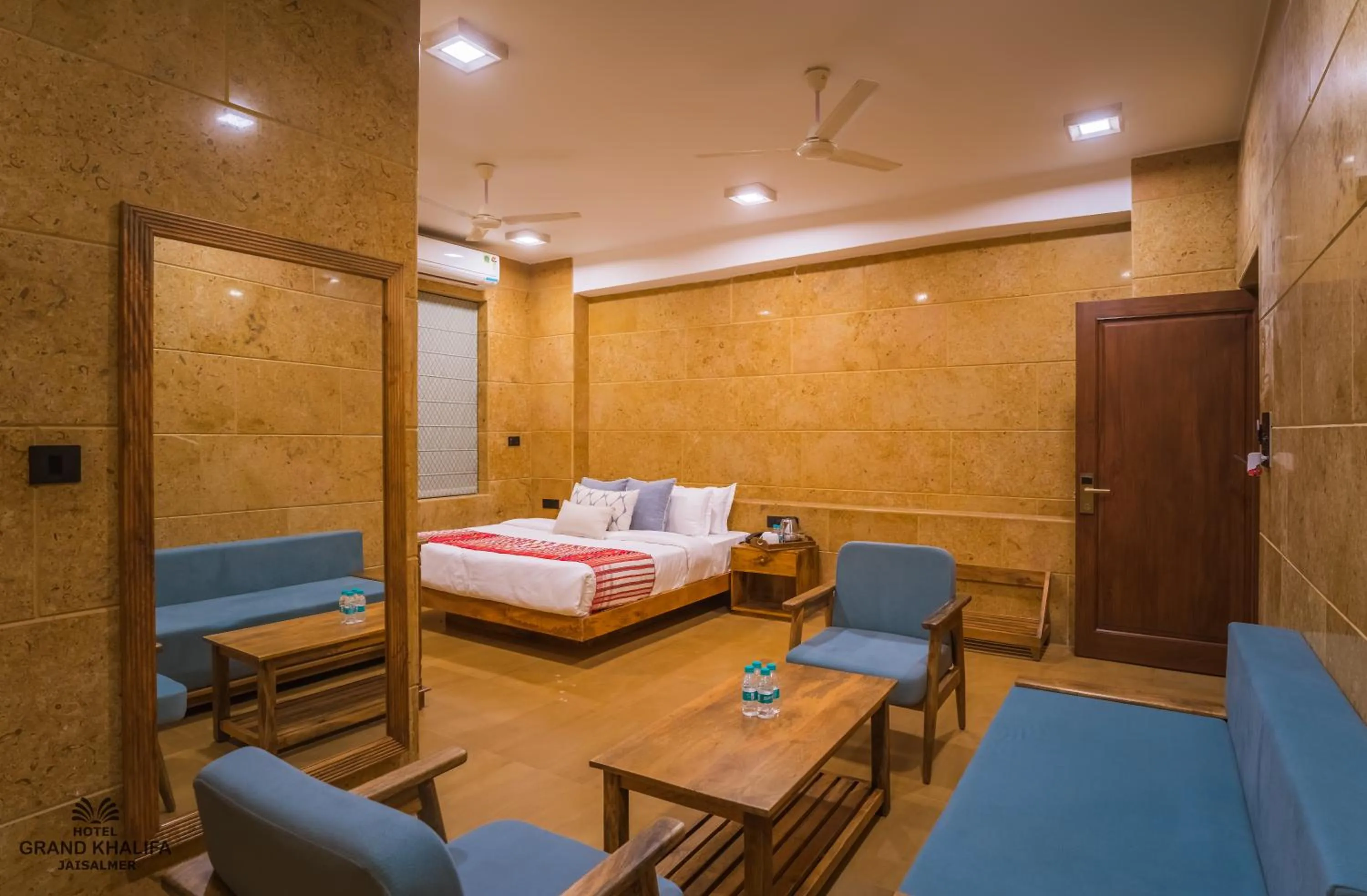 Property building, Bed in Hotel Grand Khalifa