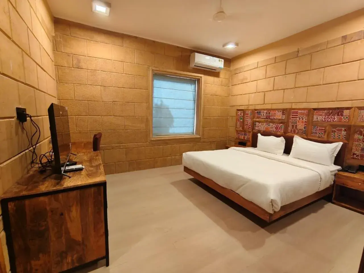 Deluxe Double Room in Hotel Grand Khalifa Deluxe Double Room in Hotel Grand Khalifa