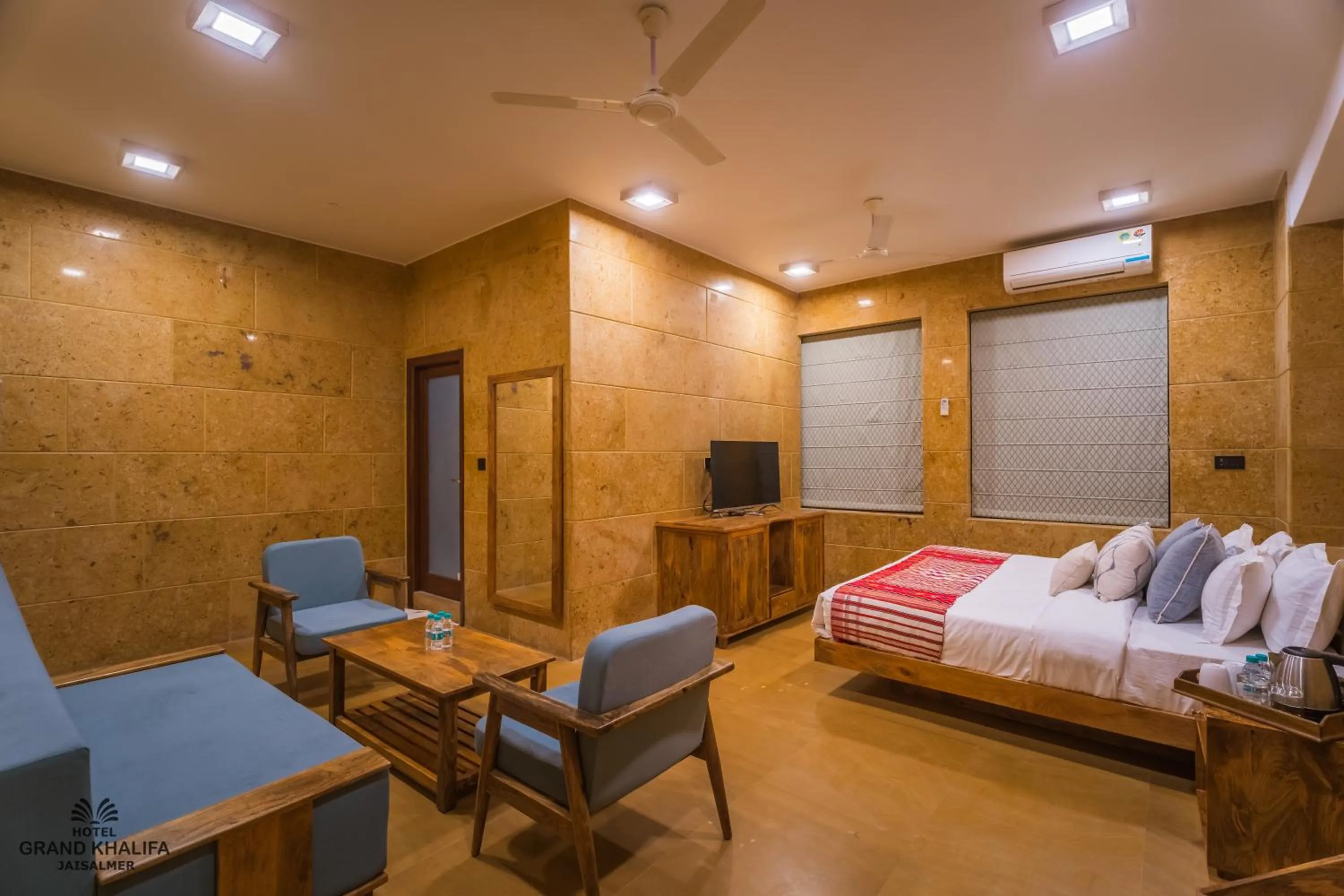 Bedroom, Bed in Hotel Grand Khalifa