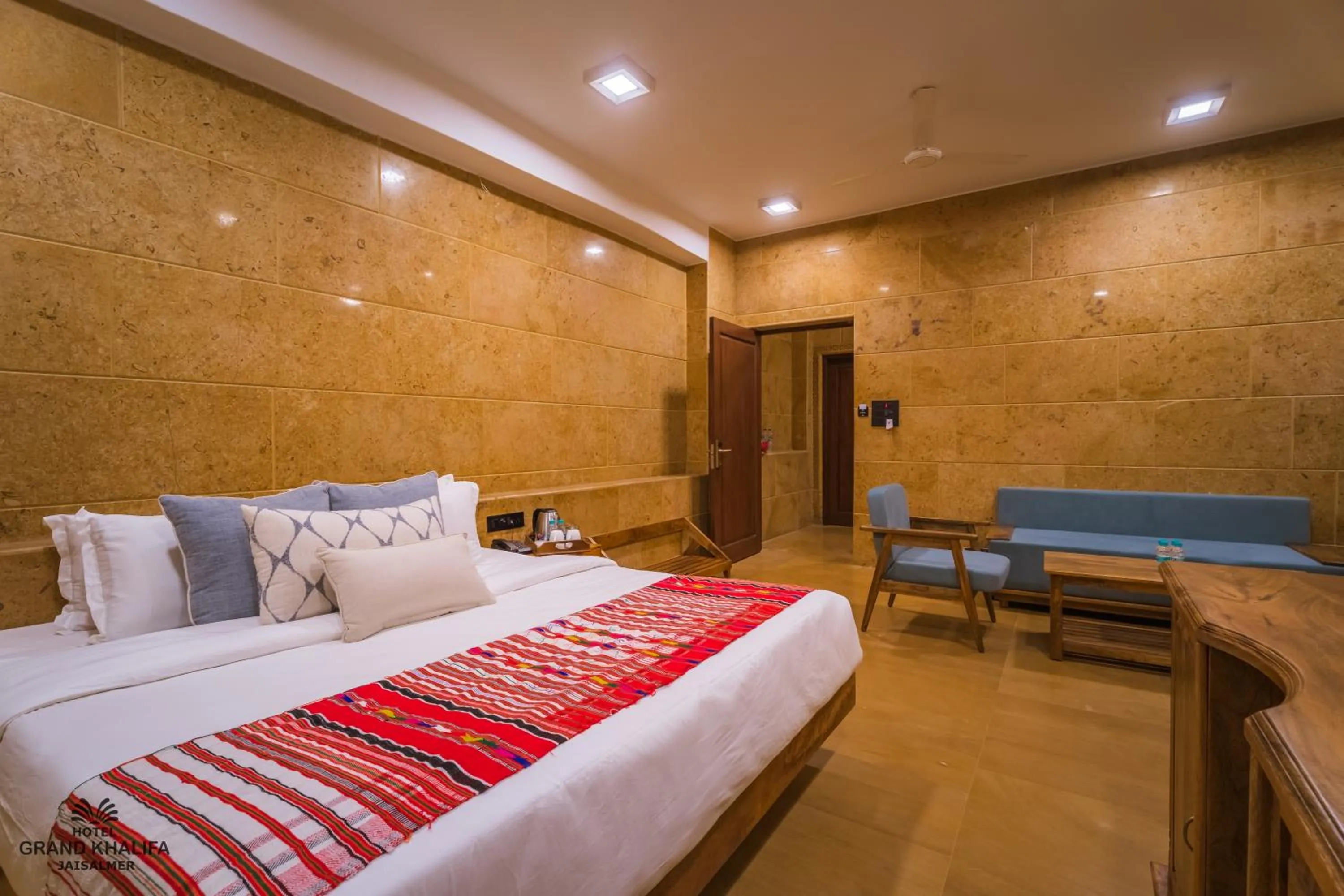 Bedroom, Bed in Hotel Grand Khalifa