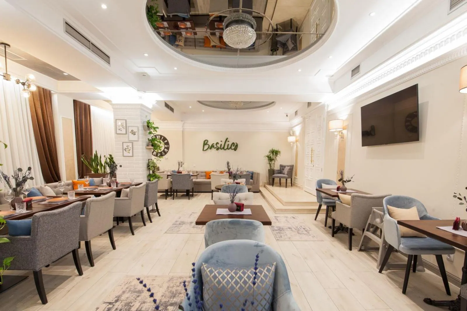 Restaurant/places to eat in Time Hotel&SPA