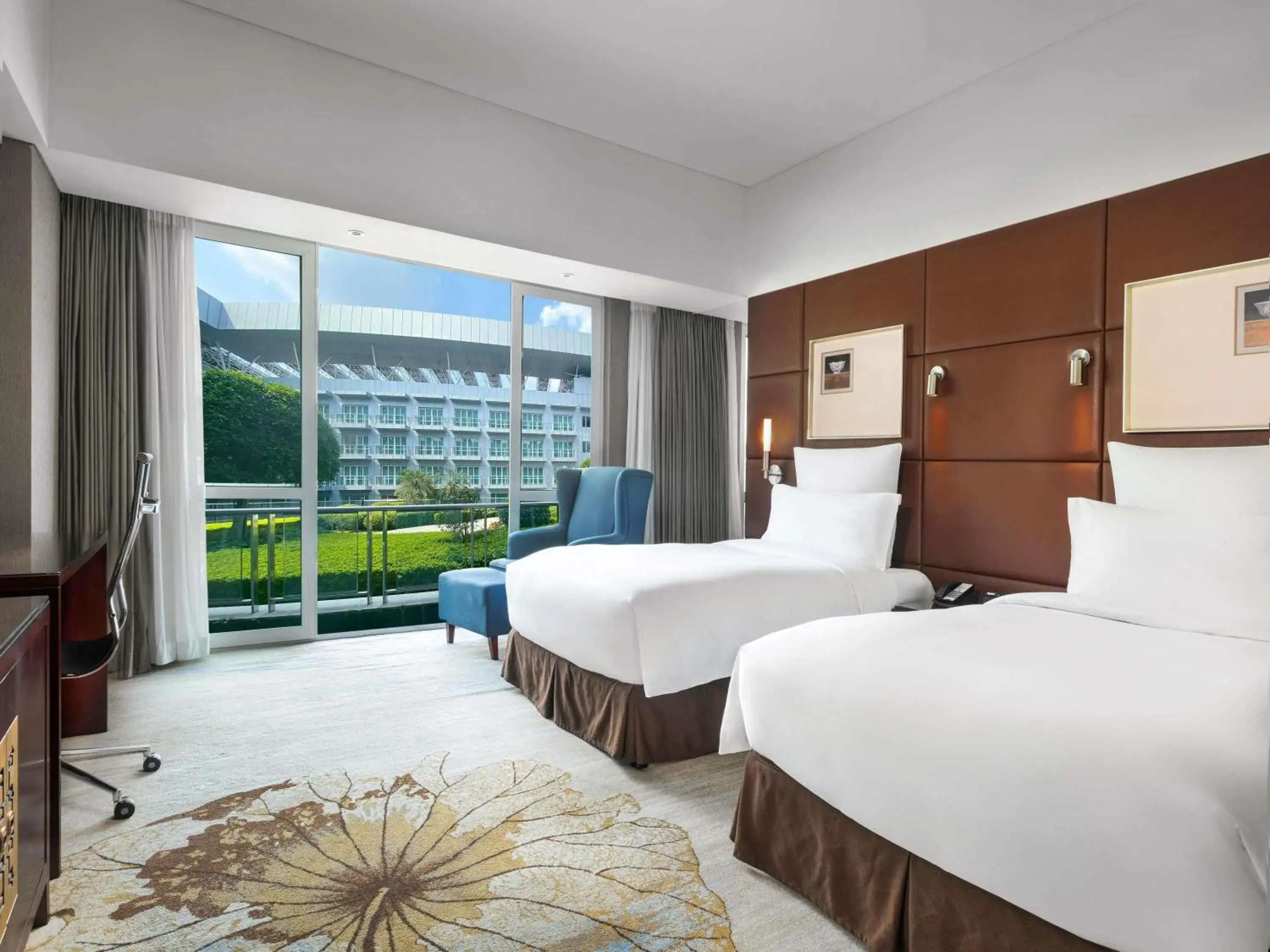 Superior Twin Room with Courtyard View in Pullman Guangzhou Baiyun Airport Superior Twin Room with Courtyard View in Pullman Guangzhou Baiyun Airport