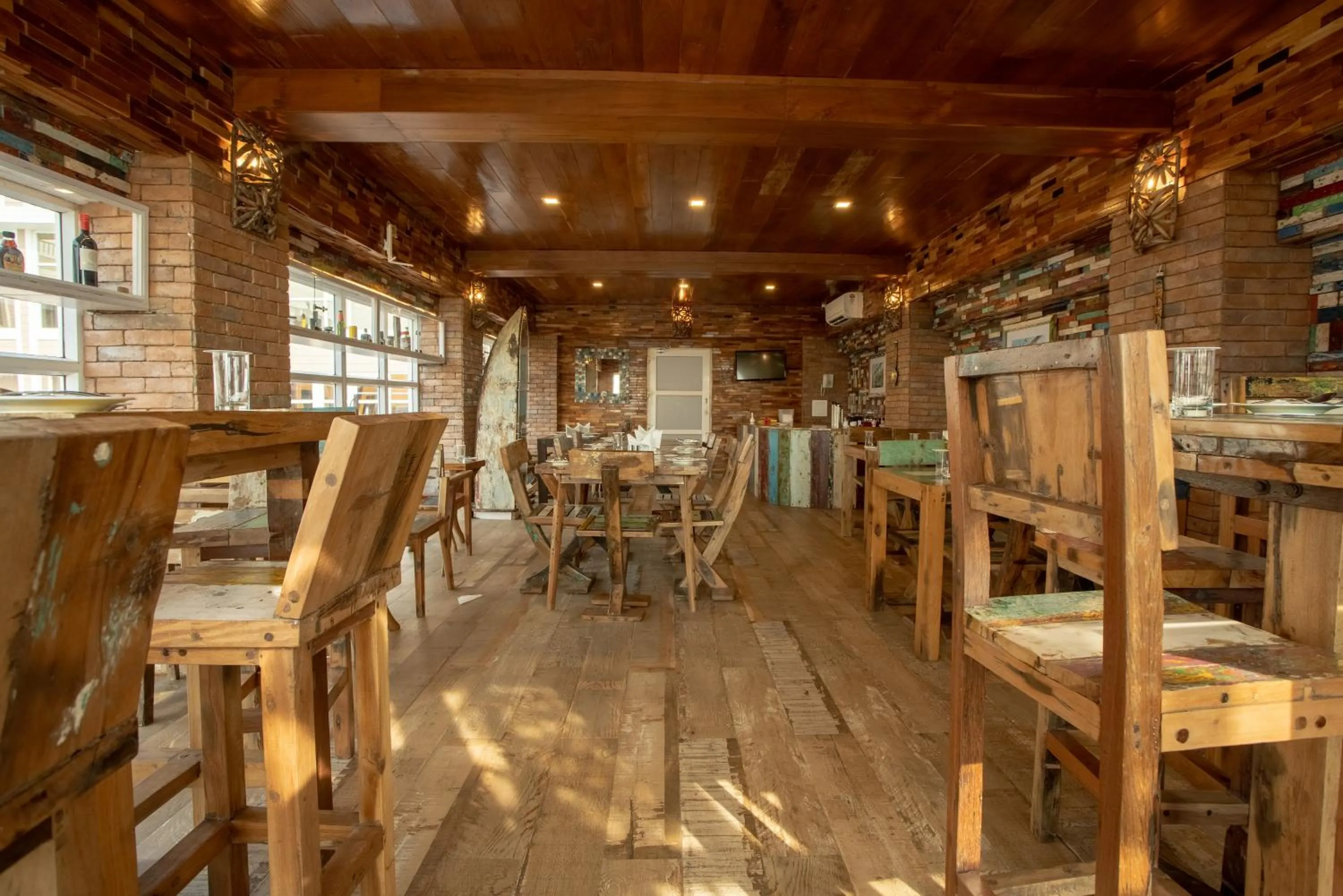 Restaurant/places to eat in State Beach Resort And Spa