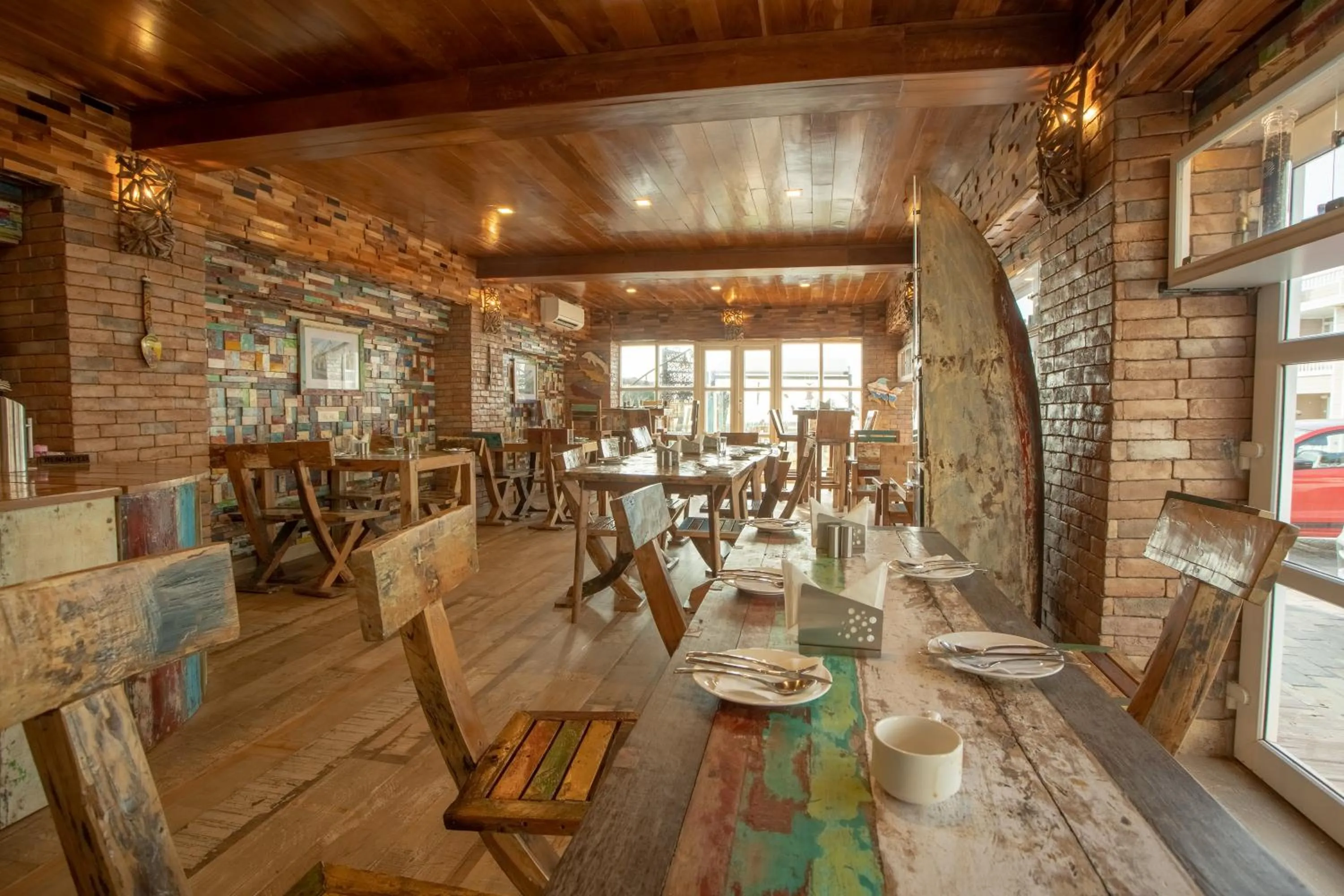 Restaurant/places to eat in State Beach Resort And Spa