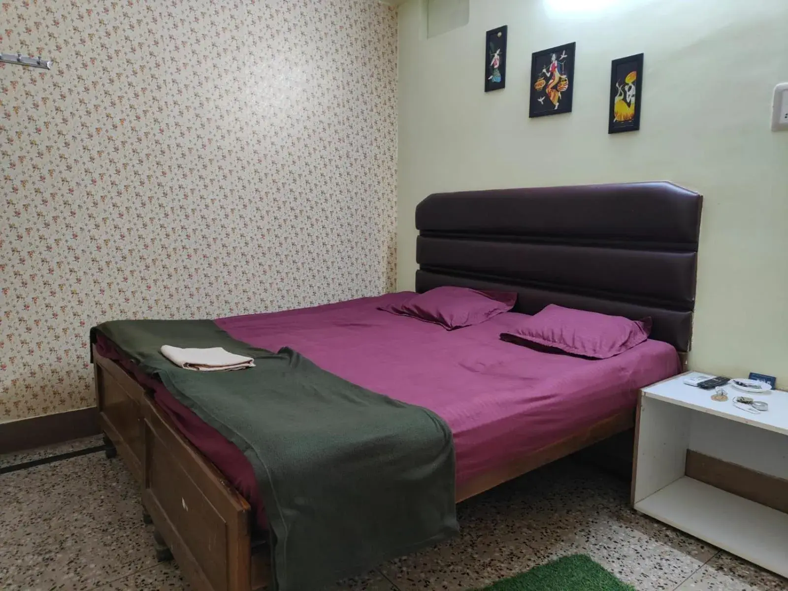 Deluxe Queen Room - single occupancy in Hotel HCB (Hemo Chandra Bhawan) Deluxe Queen Room - single occupancy in Hotel HCB (Hemo Chandra Bhawan)