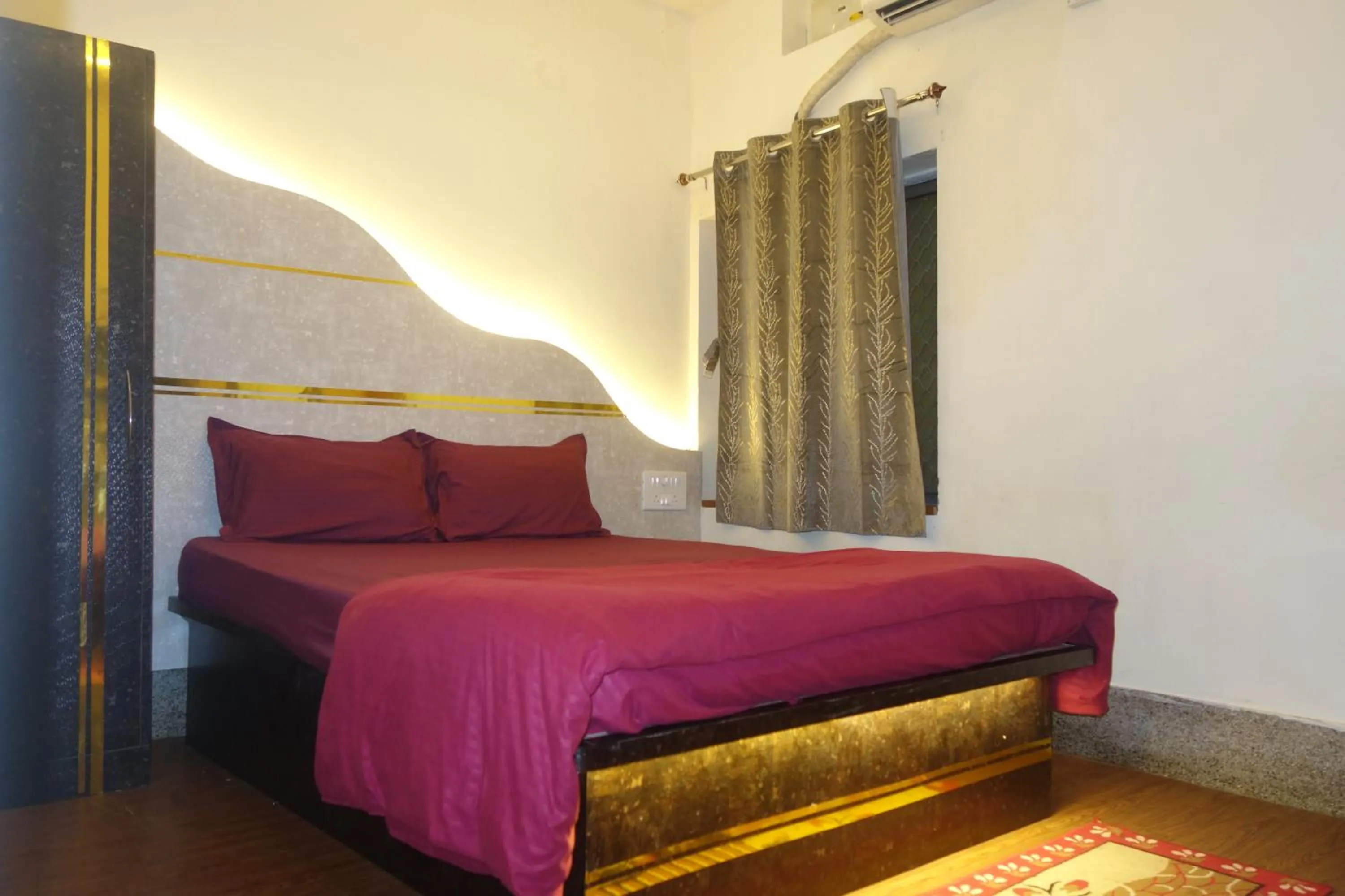 Bedroom, Bed in Hotel HCB (Hemo Chandra Bhawan)