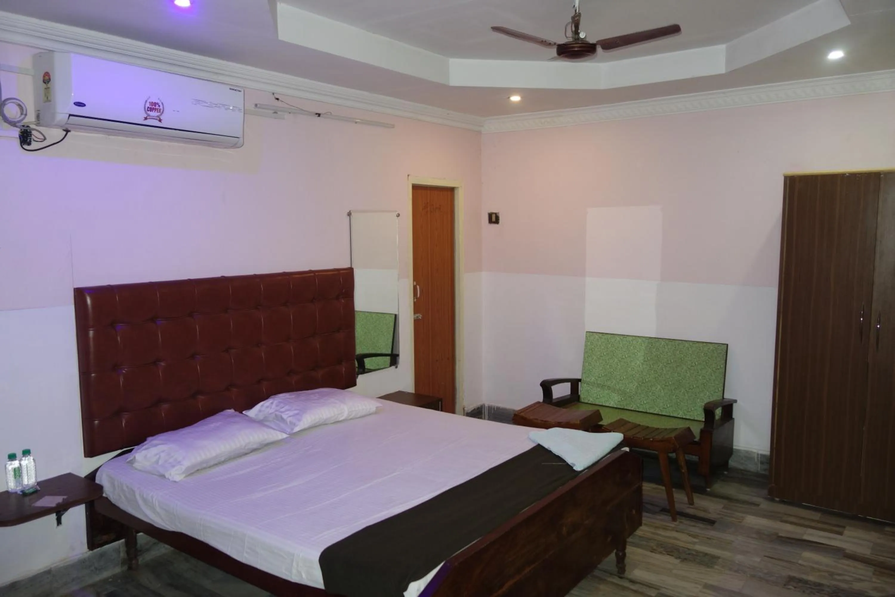 Bedroom, Bed in Hotel HCB (Hemo Chandra Bhawan)