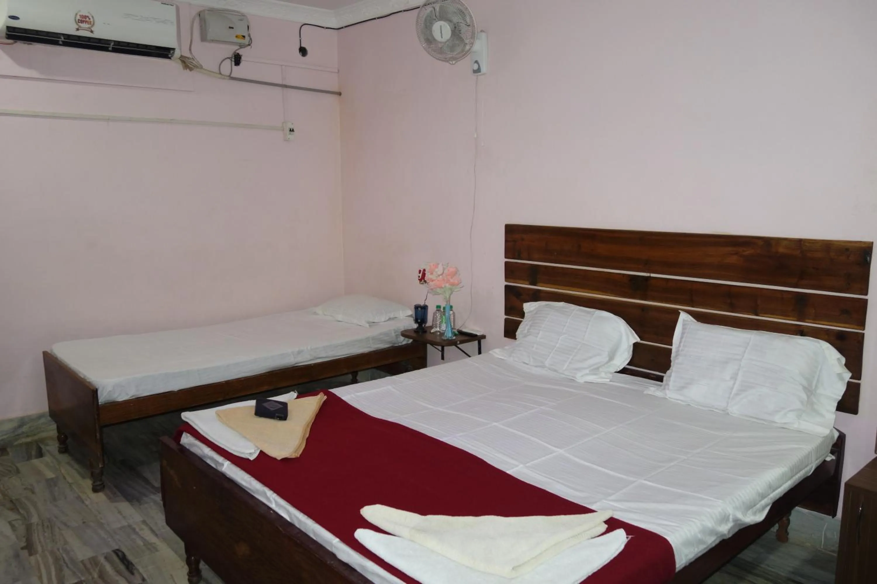 Bedroom, Bed in Hotel HCB (Hemo Chandra Bhawan)