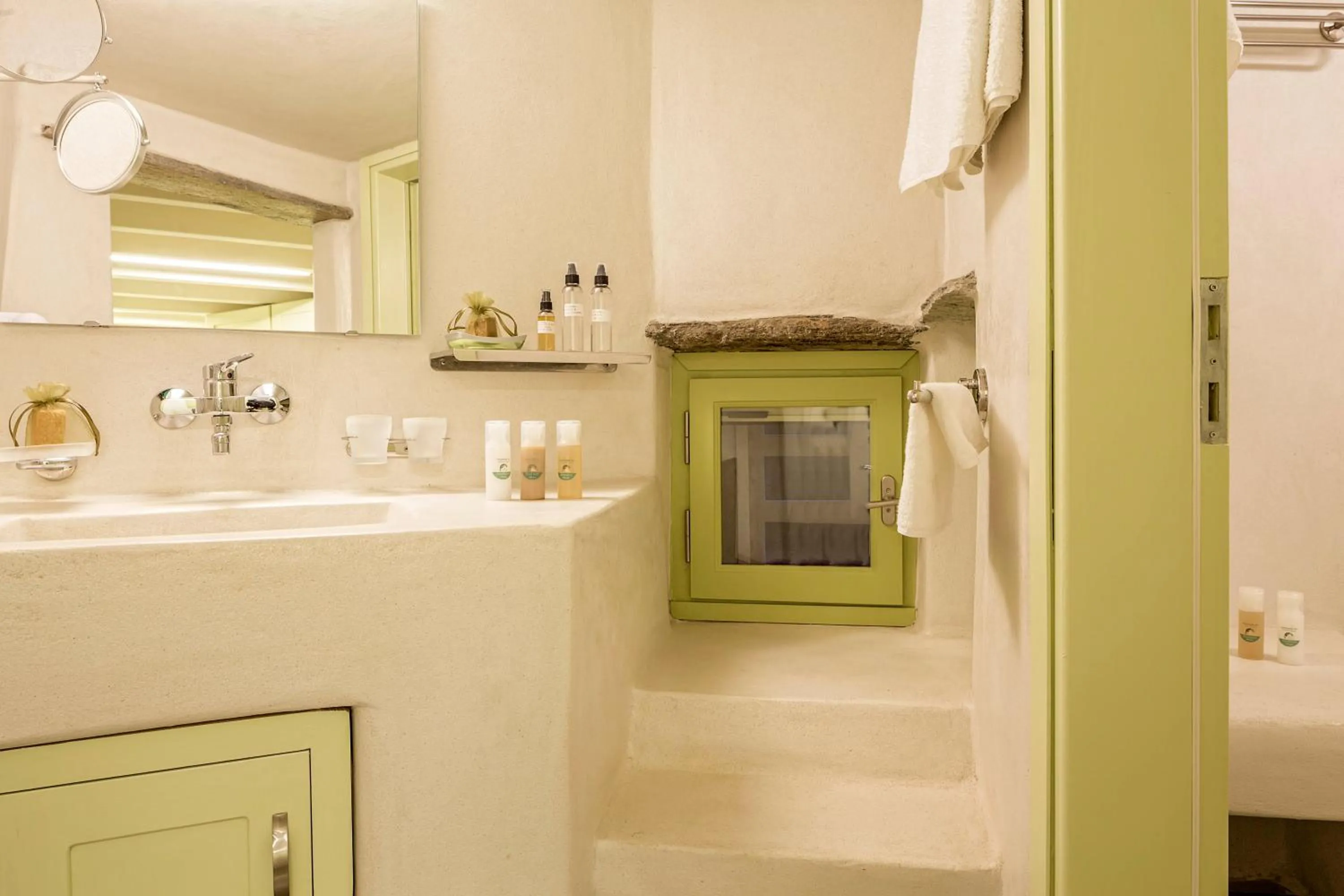 Toilet in Crossroads Inn Traditional Lodging