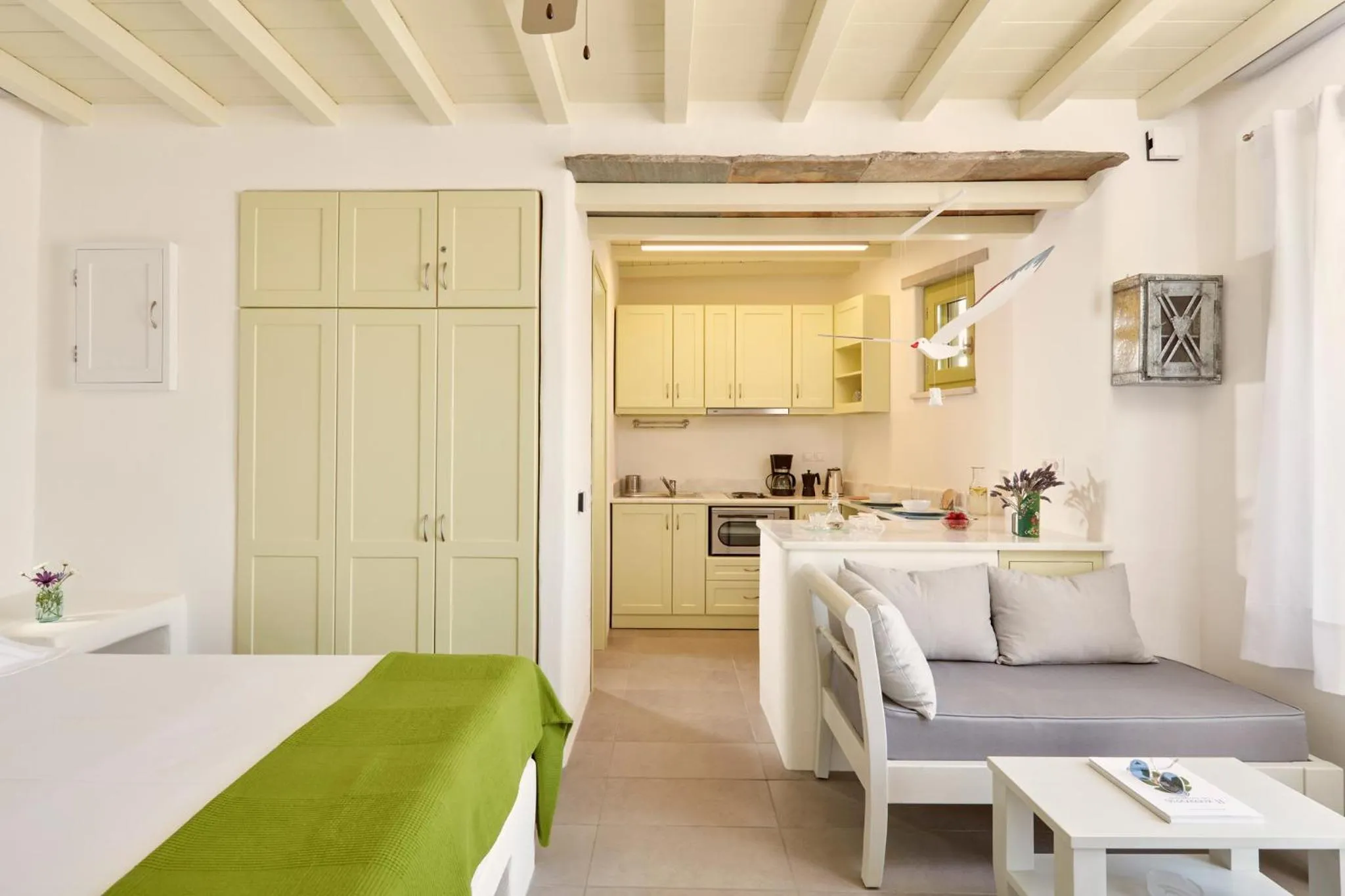 Kitchen or kitchenette in Crossroads Inn Traditional Lodging