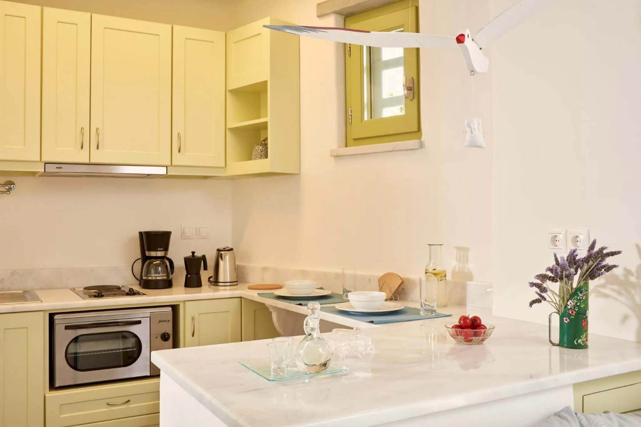 Coffee/tea facilities in Crossroads Inn Traditional Lodging