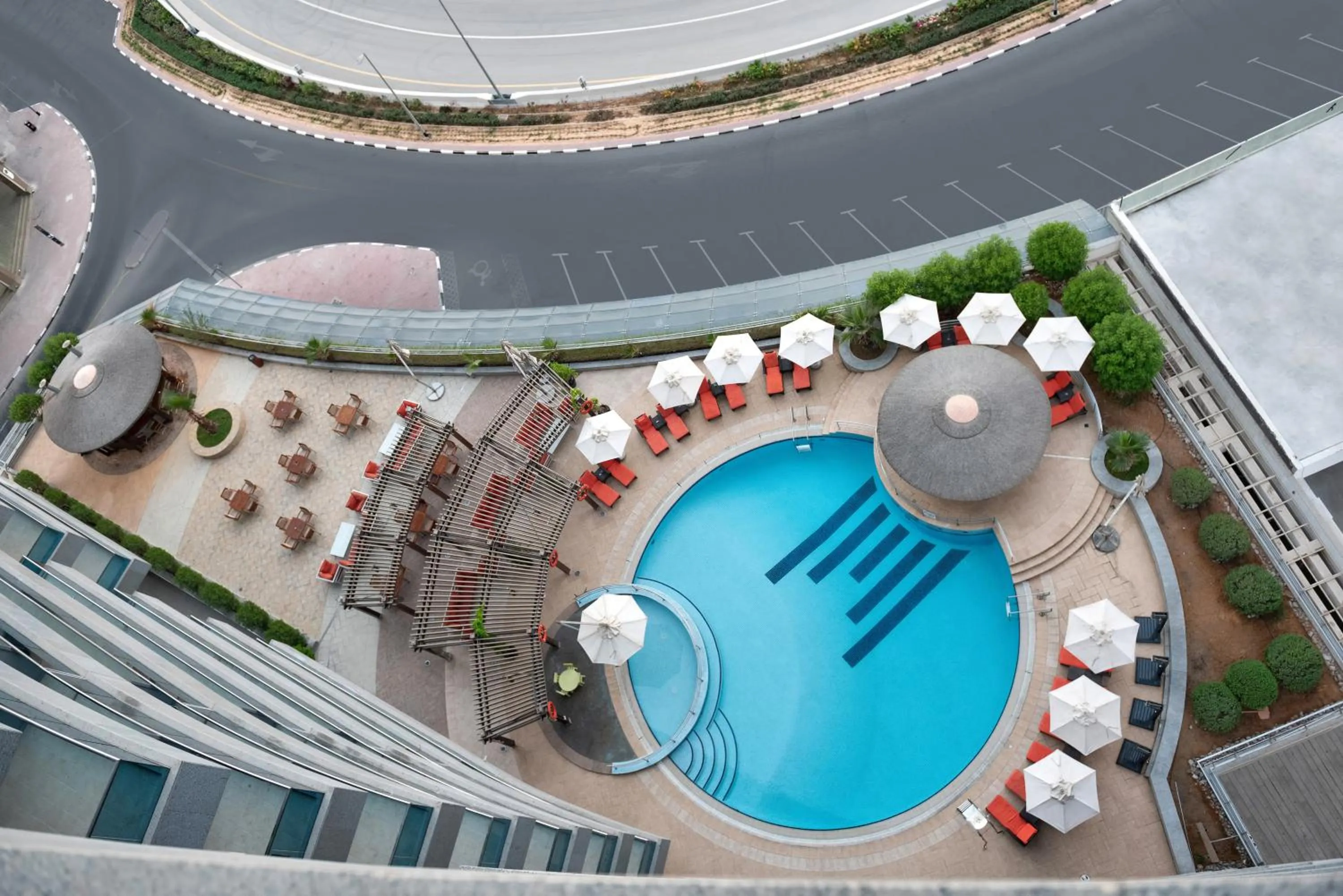 Swimming pool in Copthorne Hotel Dubai