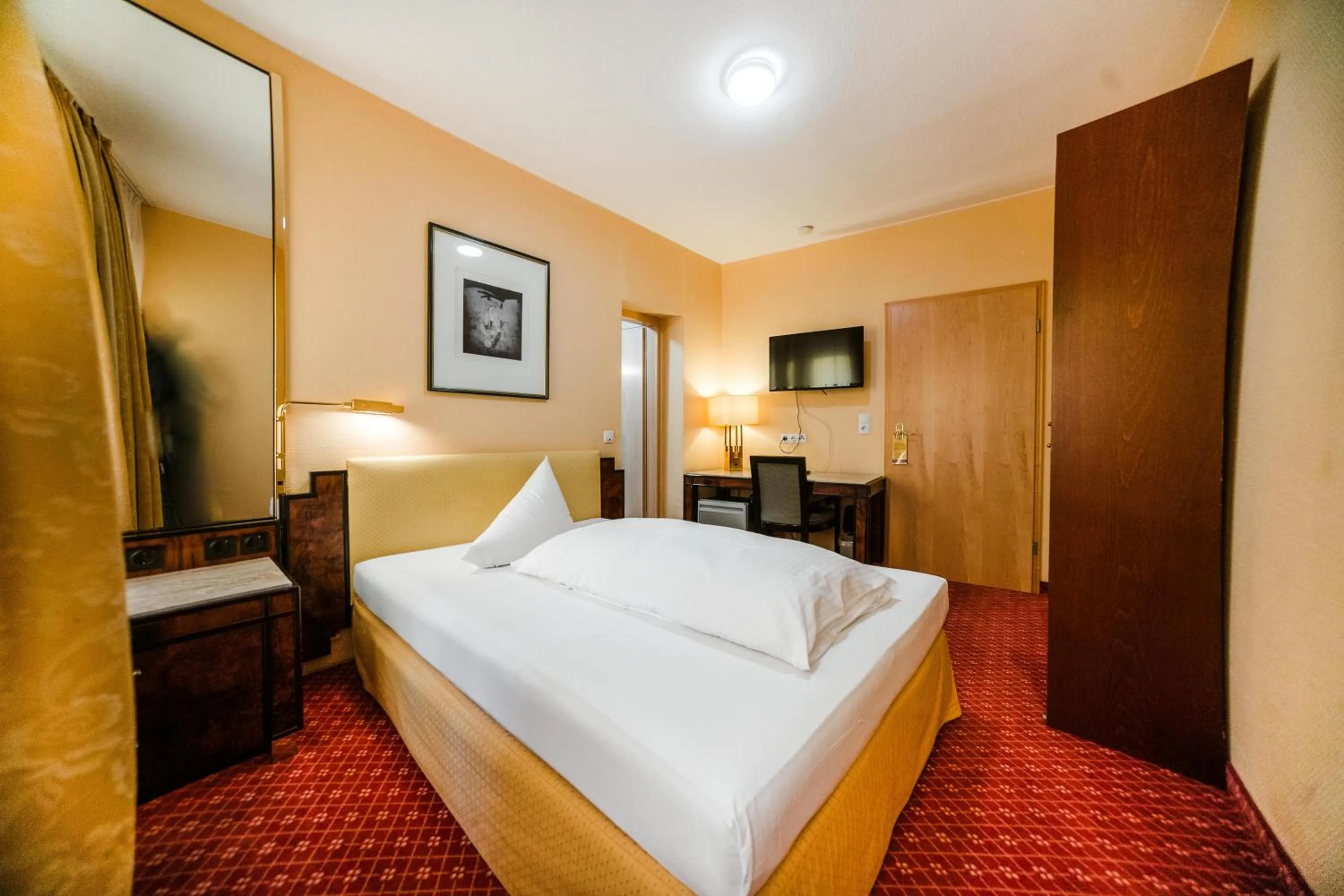 Bed in Hotel Rheinfels