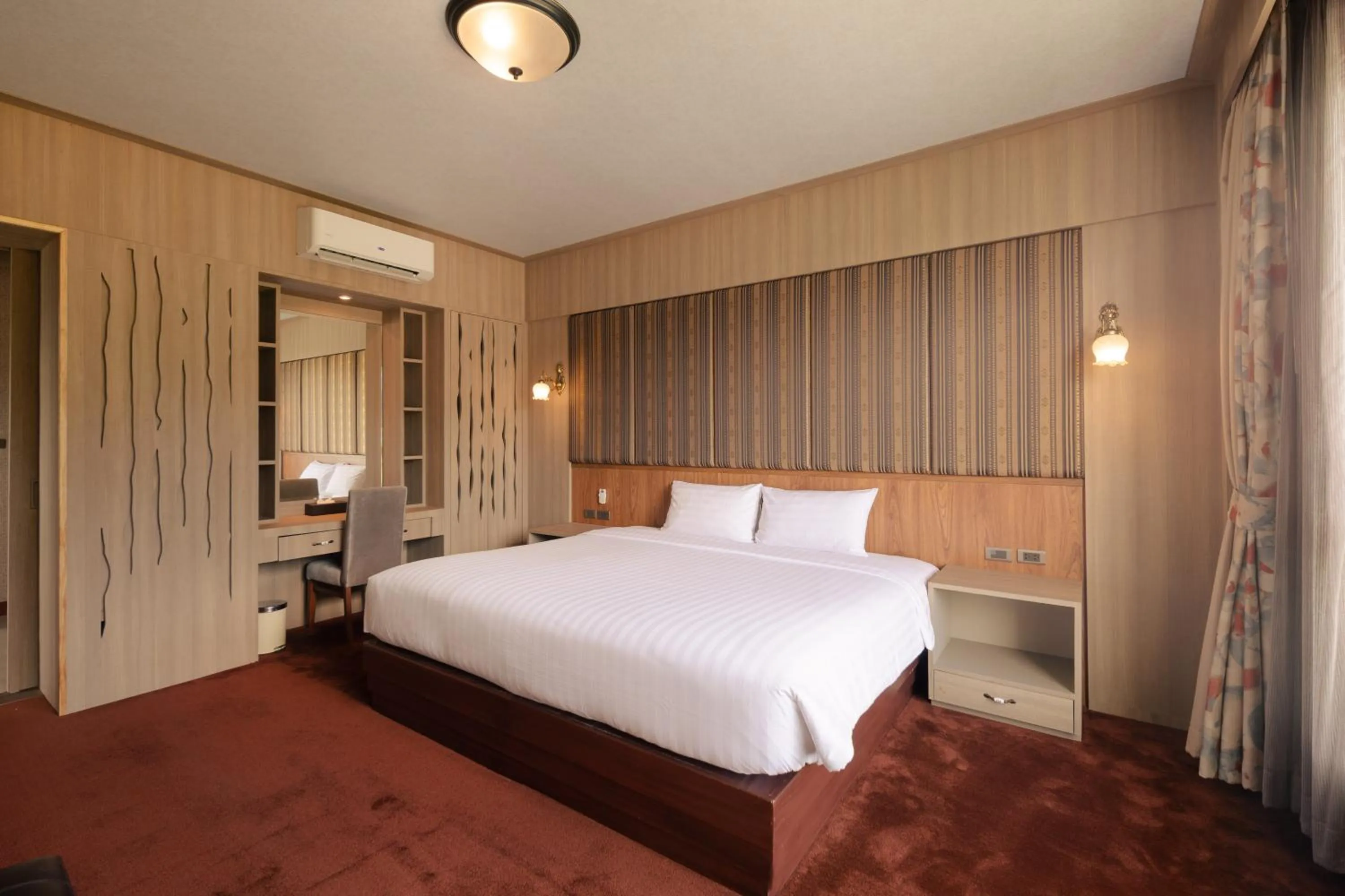 Bed in Le Erawan Phang Nga Hotel