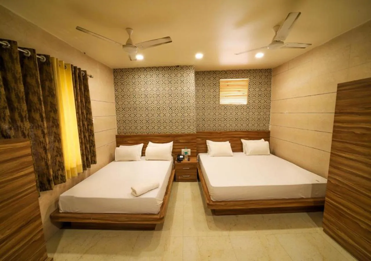 Bed in Hotel Sundaram 5 Minutes Distance from Dargah