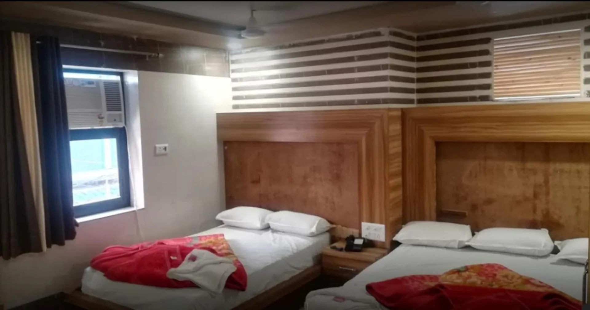 Bed in Hotel Sundaram 5 Minutes Distance from Dargah