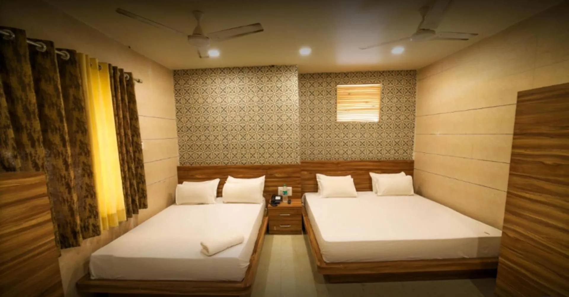Bed in Hotel Sundaram 5 Minutes Distance from Dargah