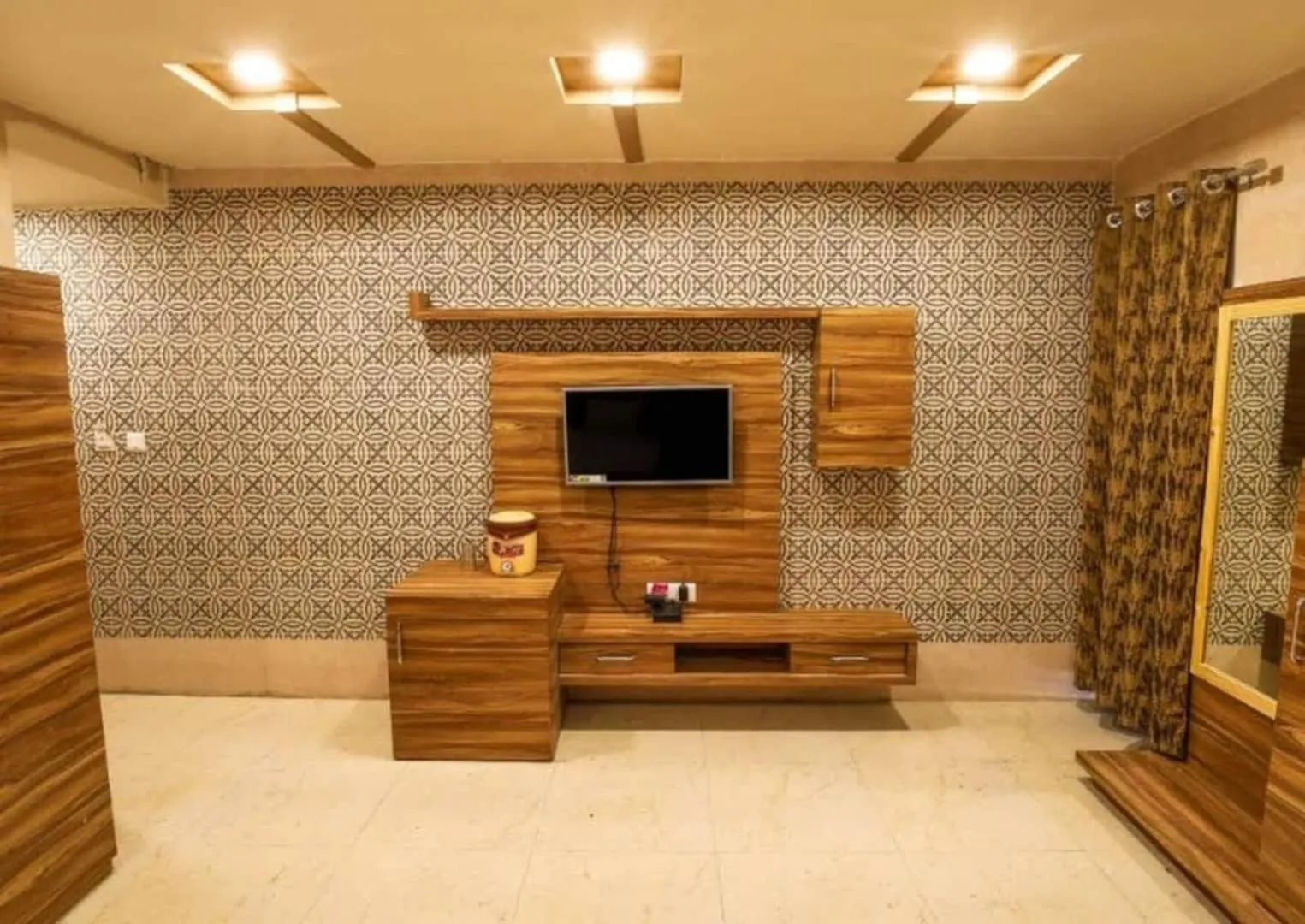 TV and multimedia in Hotel Sundaram 5 Minutes Distance from Dargah