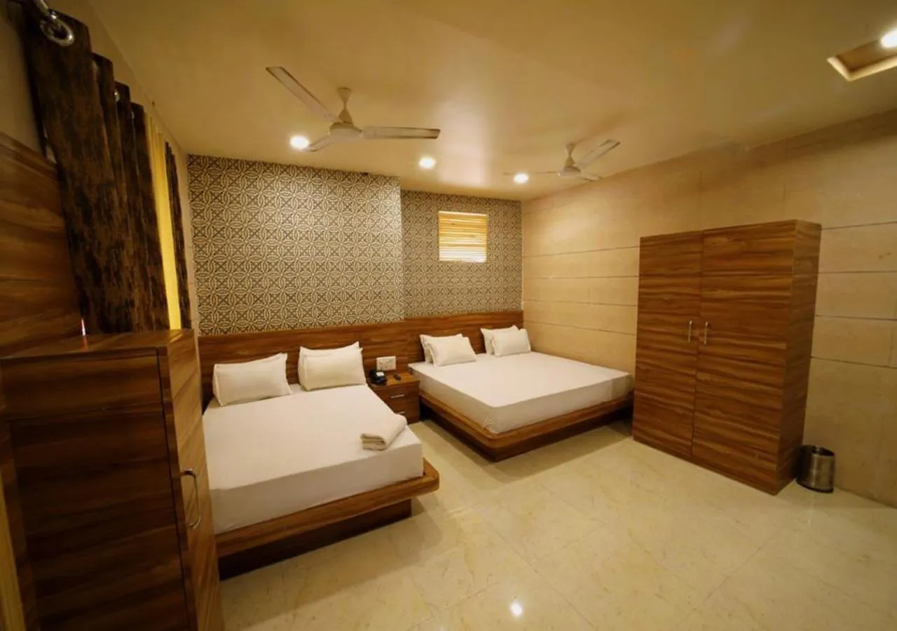 Bed in Hotel Sundaram 5 Minutes Distance from Dargah