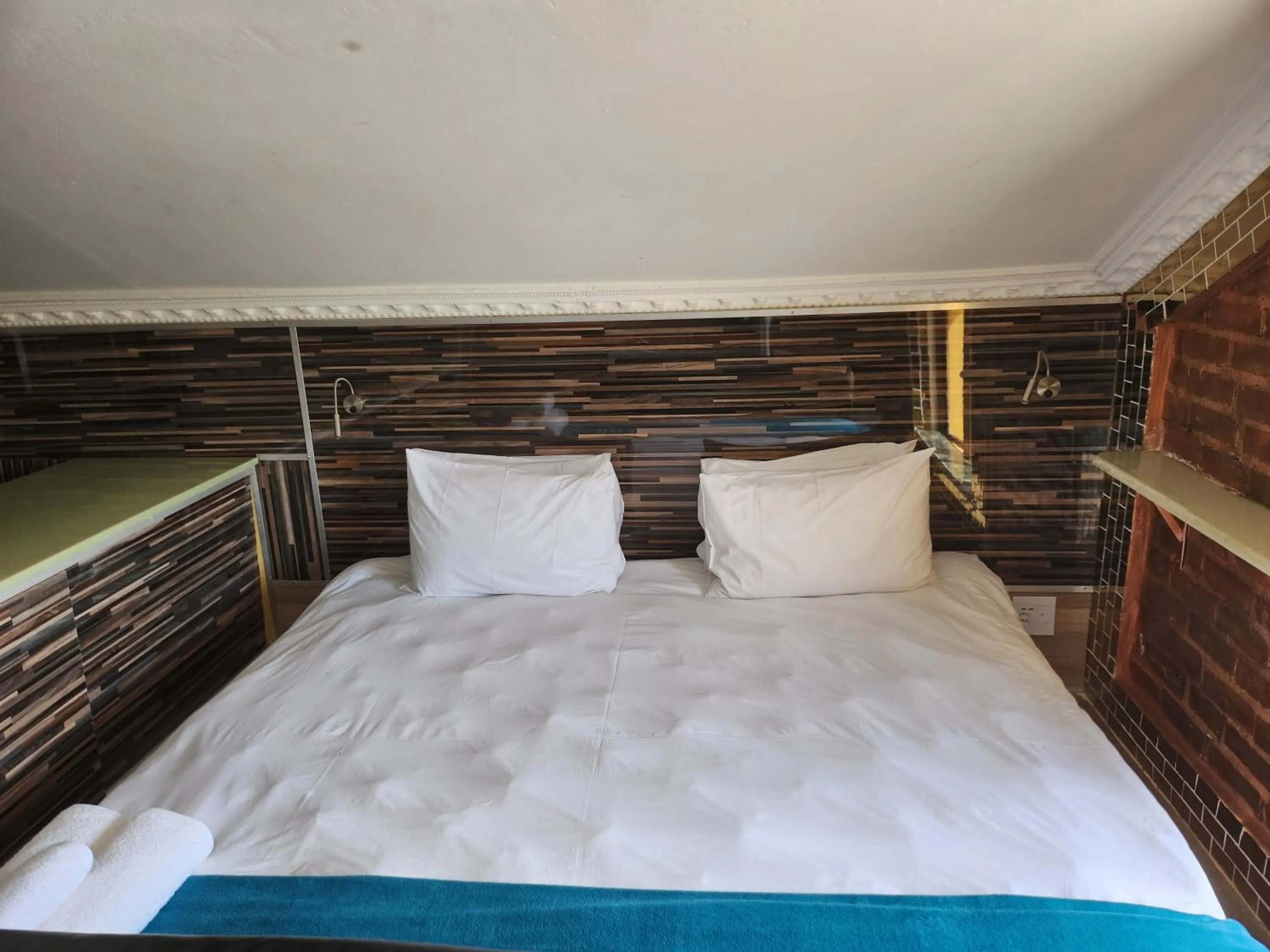 Bed in Gem of Manor drive