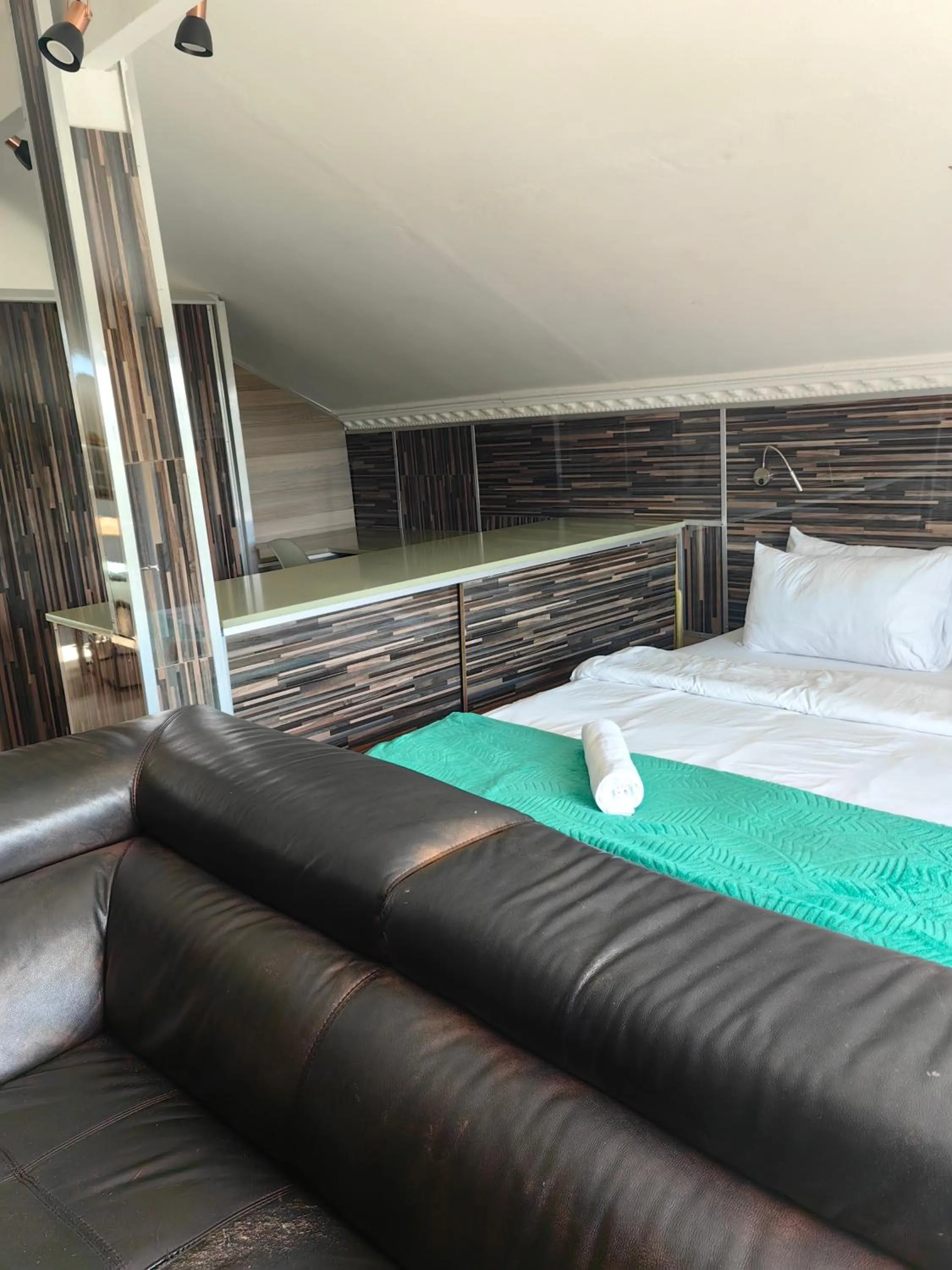 Bed in Gem of Manor drive