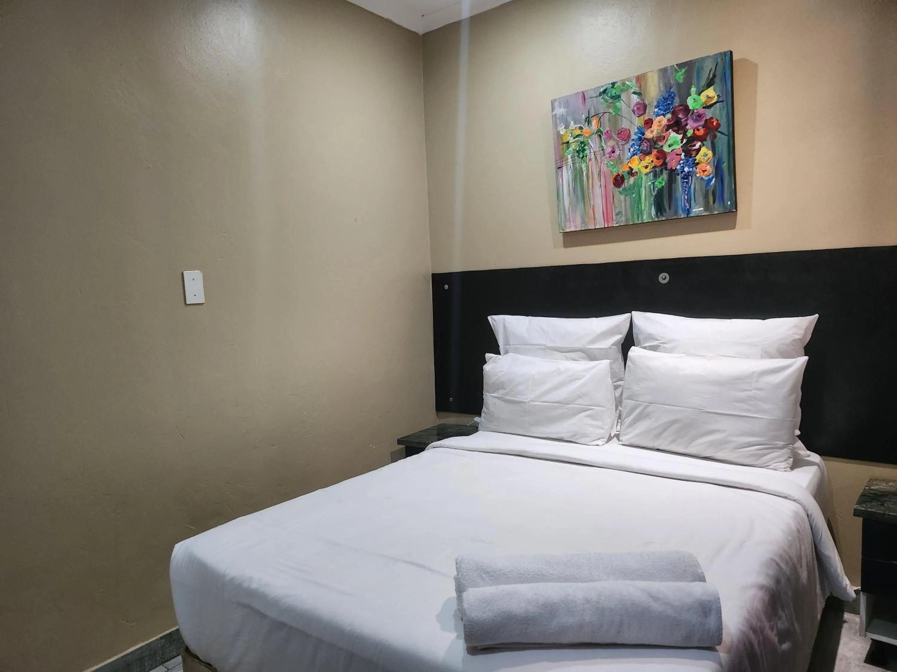 Bed in Gem of Manor drive