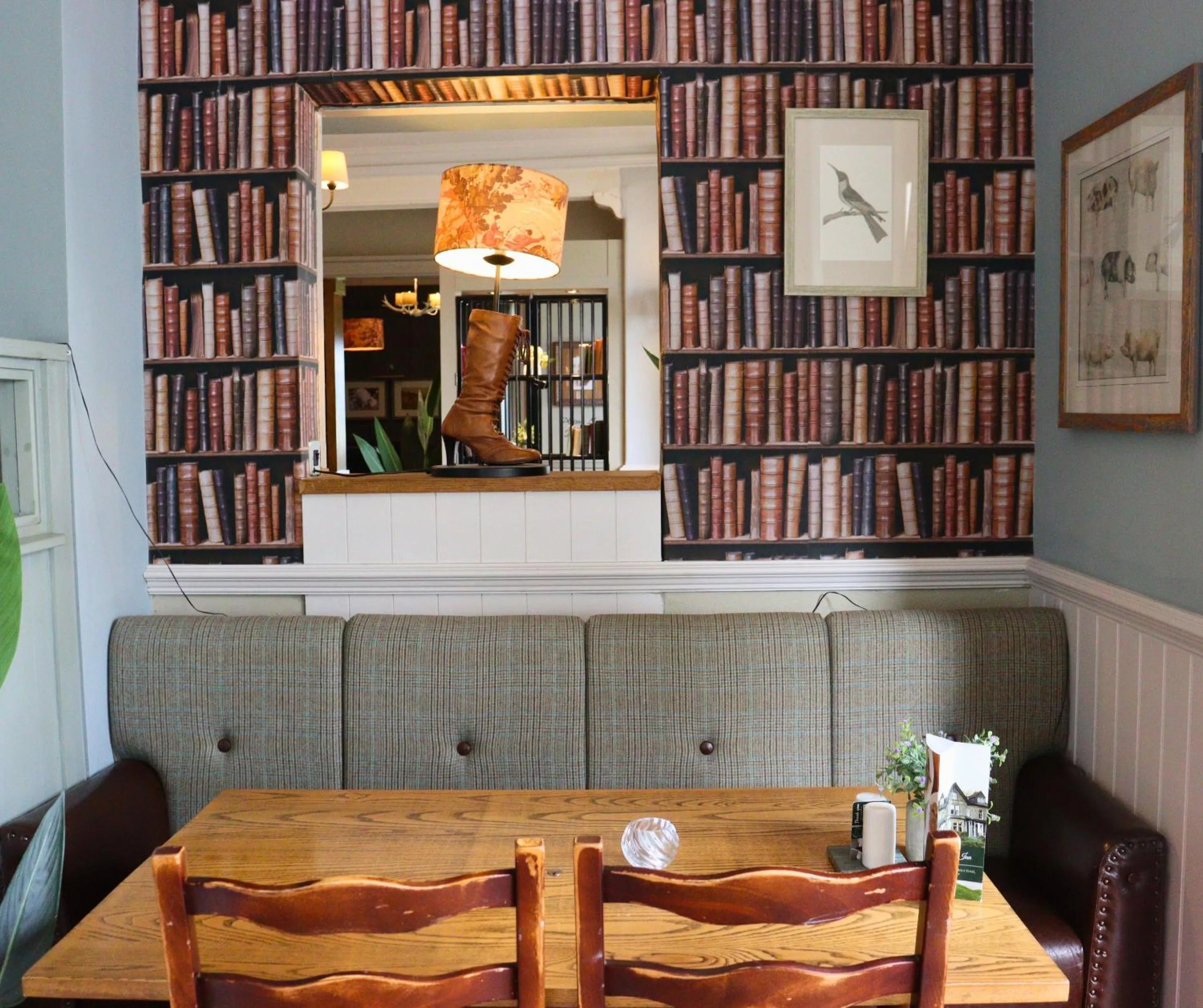 Lounge or bar in The Gateway Hotel