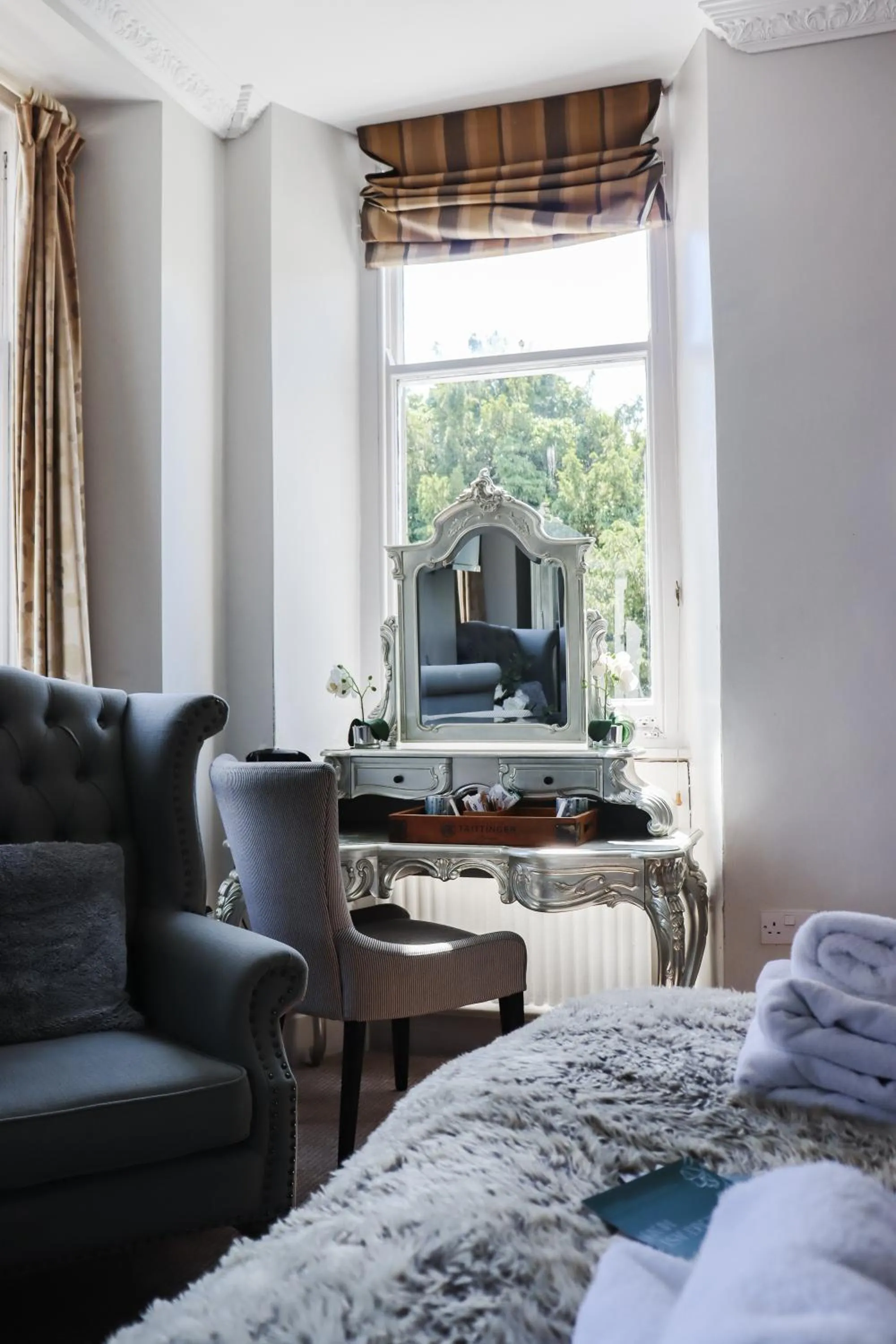 Bed in The Gateway Hotel