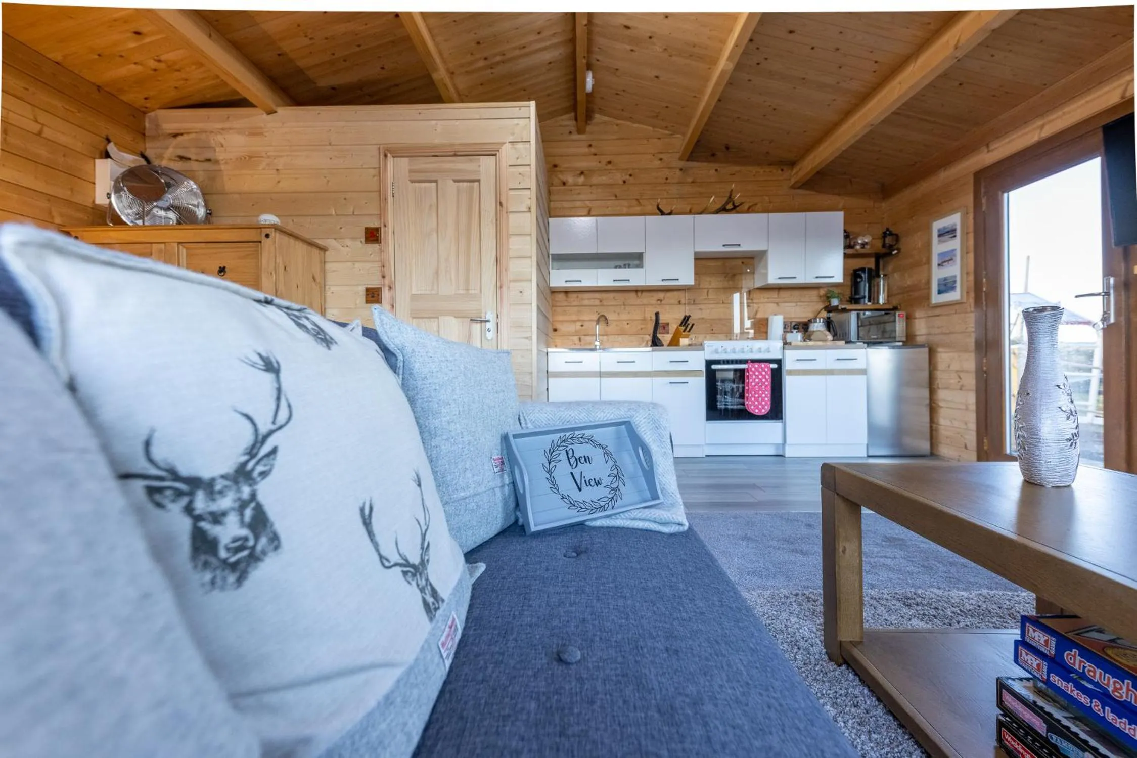 Coffee/tea facilities in Benview Bed and Breakfast & Luxury Lodge, Isle of North Uist