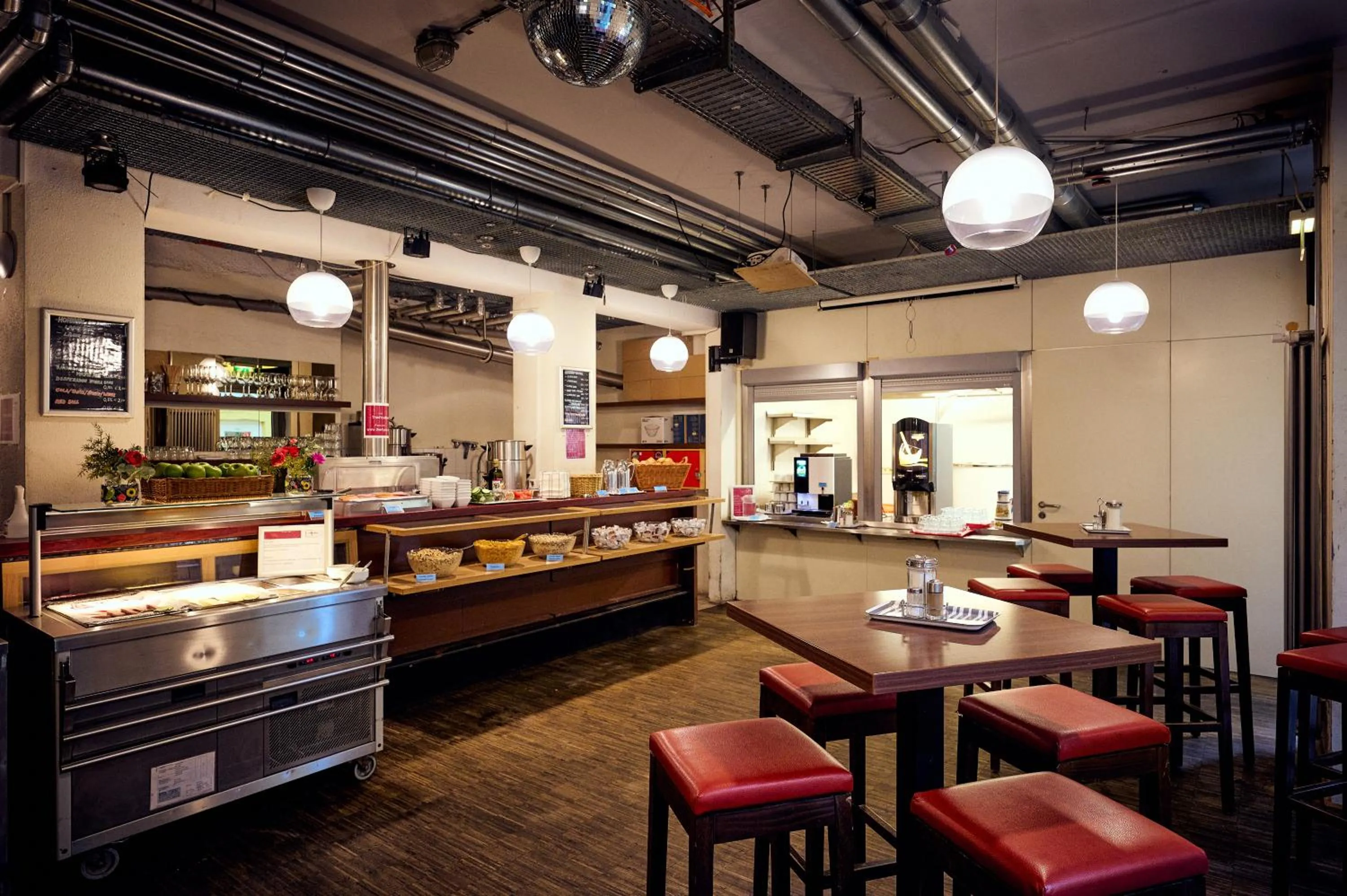 Breakfast in THE 4YOU Hostel & Hotel Munich