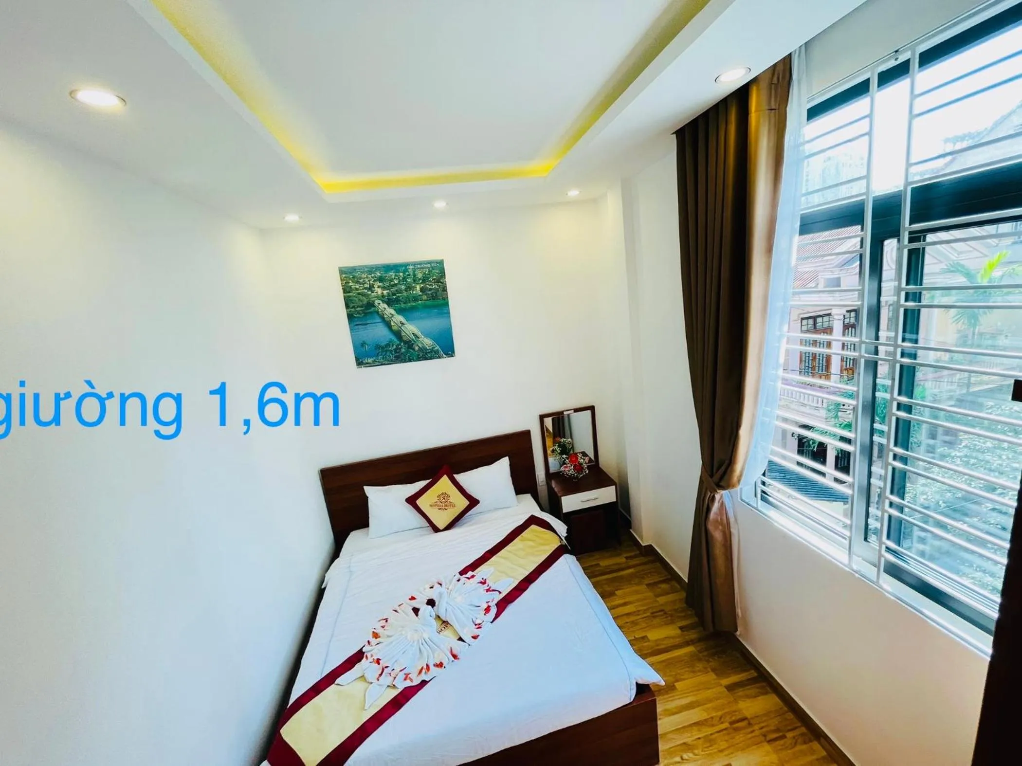 Bed in Sapphire HOTEL HUE