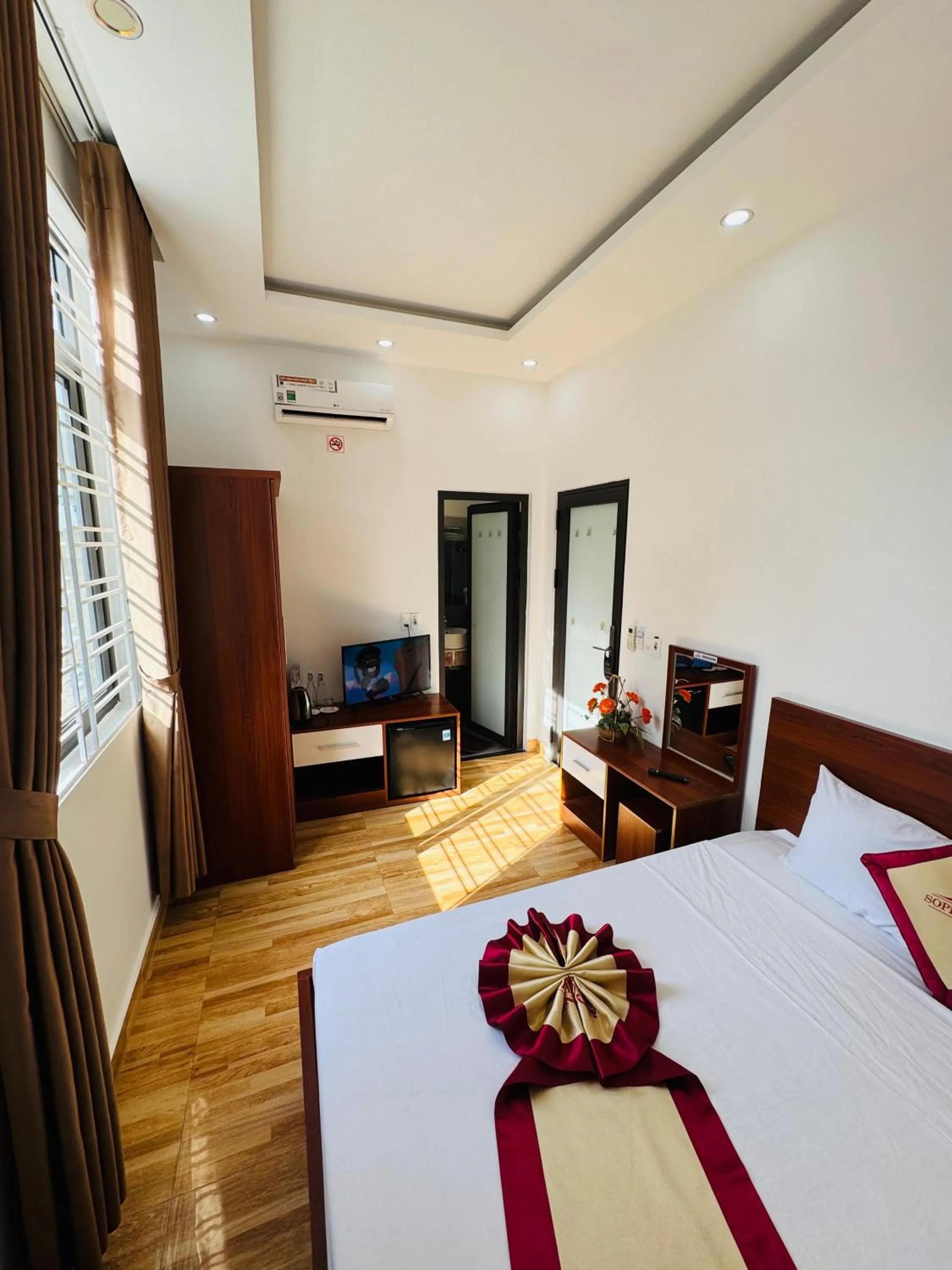 wardrobe, Bed in Sapphire HOTEL HUE