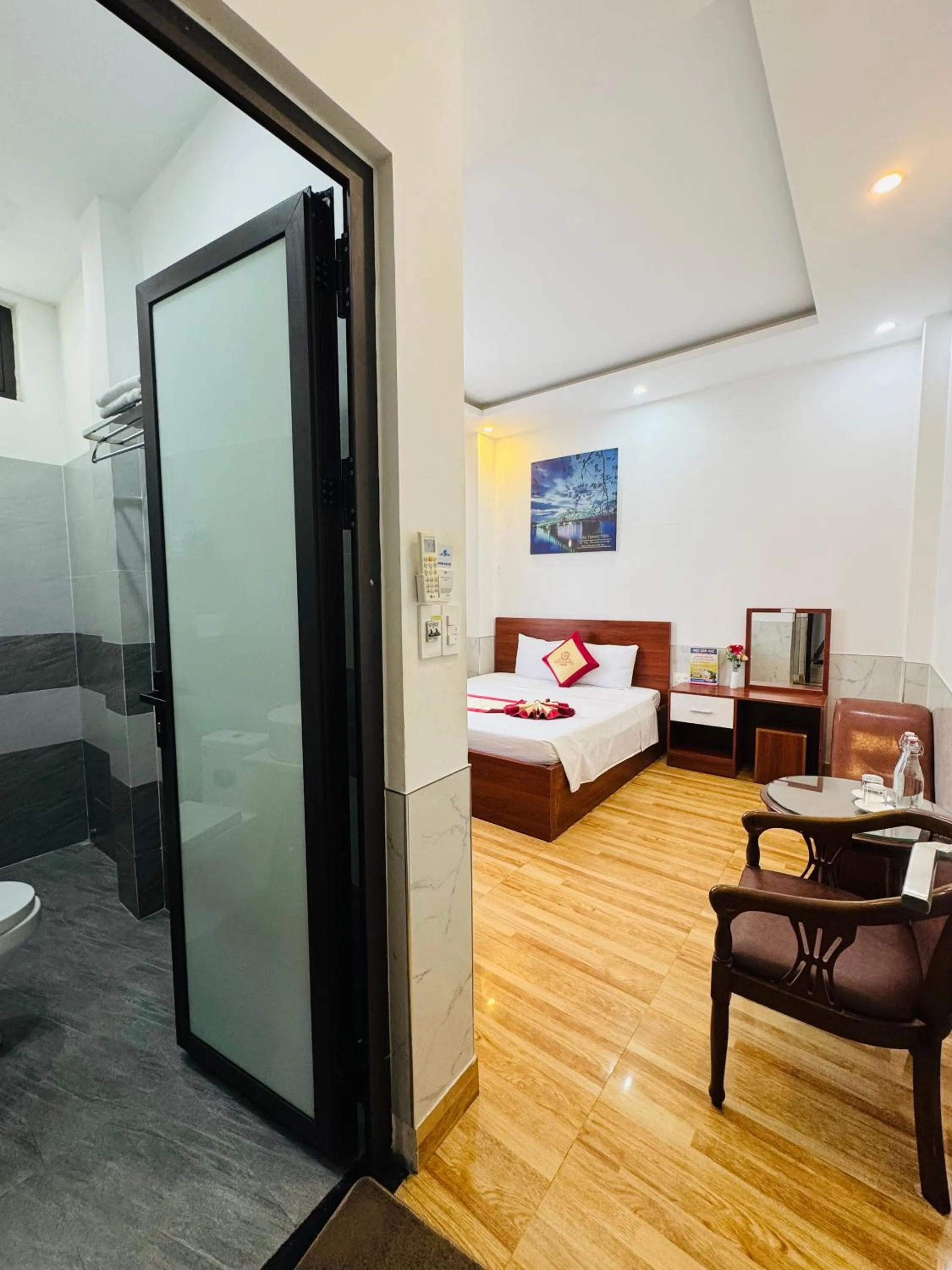 Photo of the whole room, Bed in Sapphire HOTEL HUE