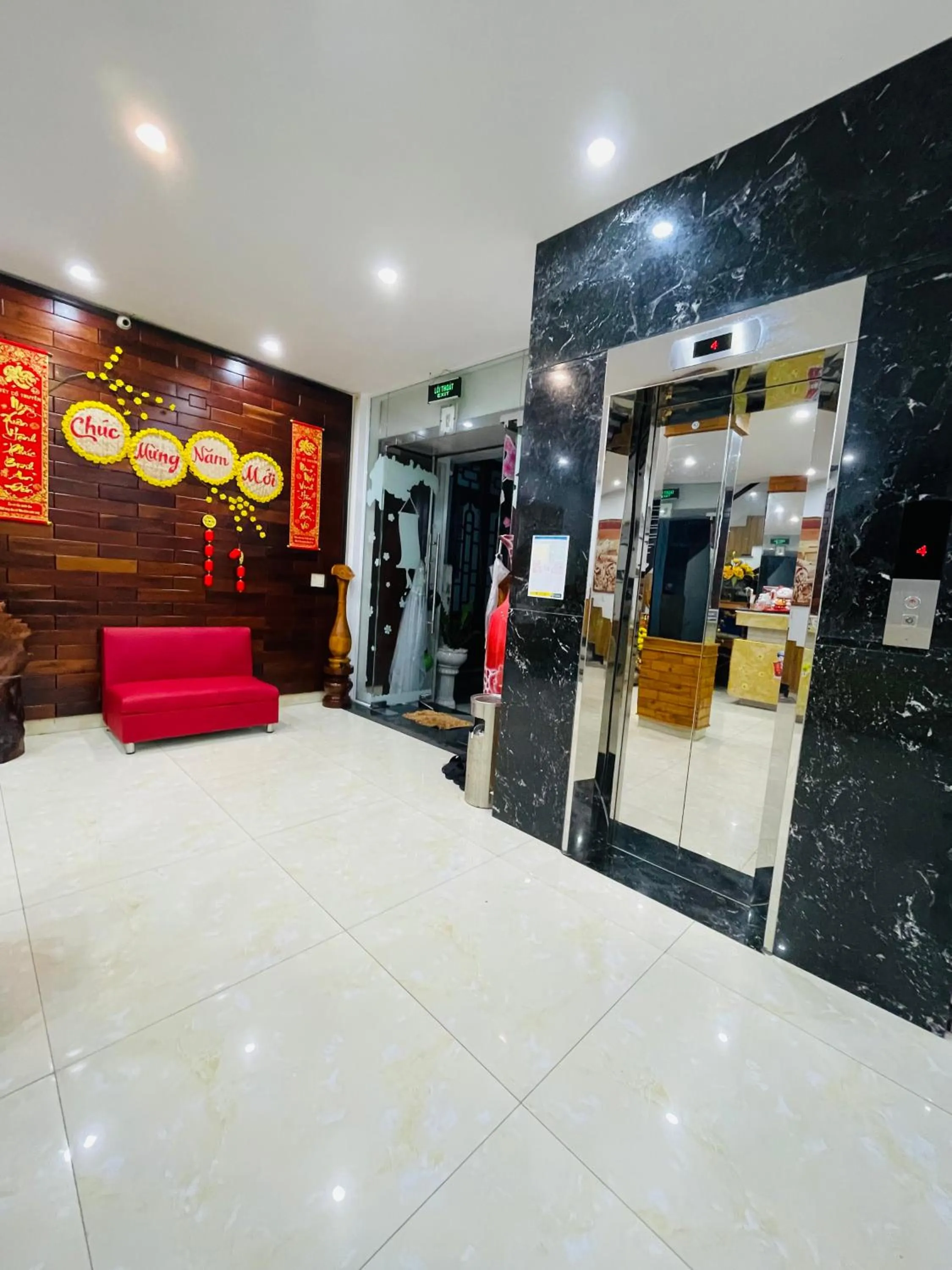 Communal lounge/ TV room in Sapphire HOTEL HUE