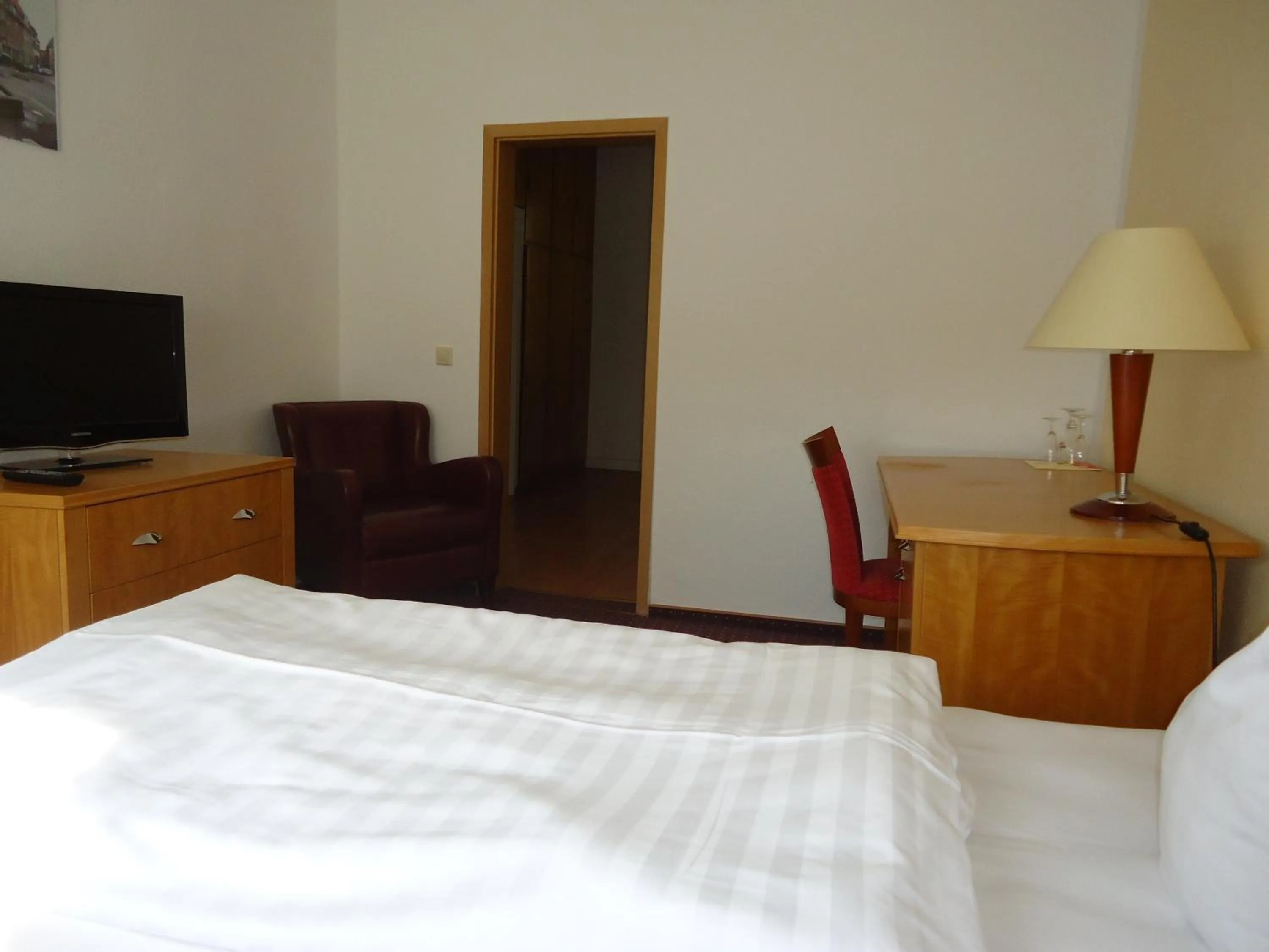 Bedroom, Bed in Hotel Schweizer Hof