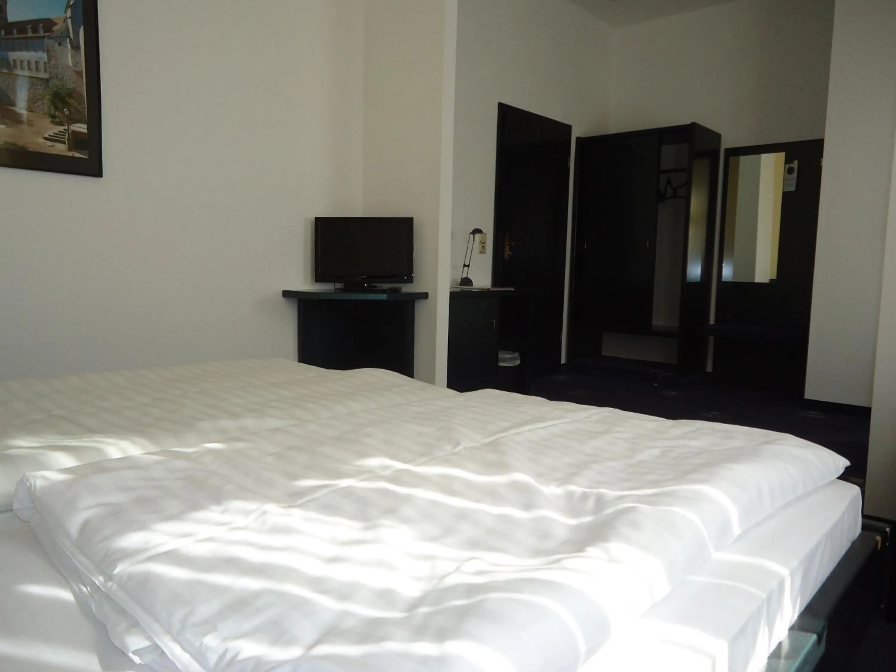 Bedroom, Bed in Hotel Schweizer Hof