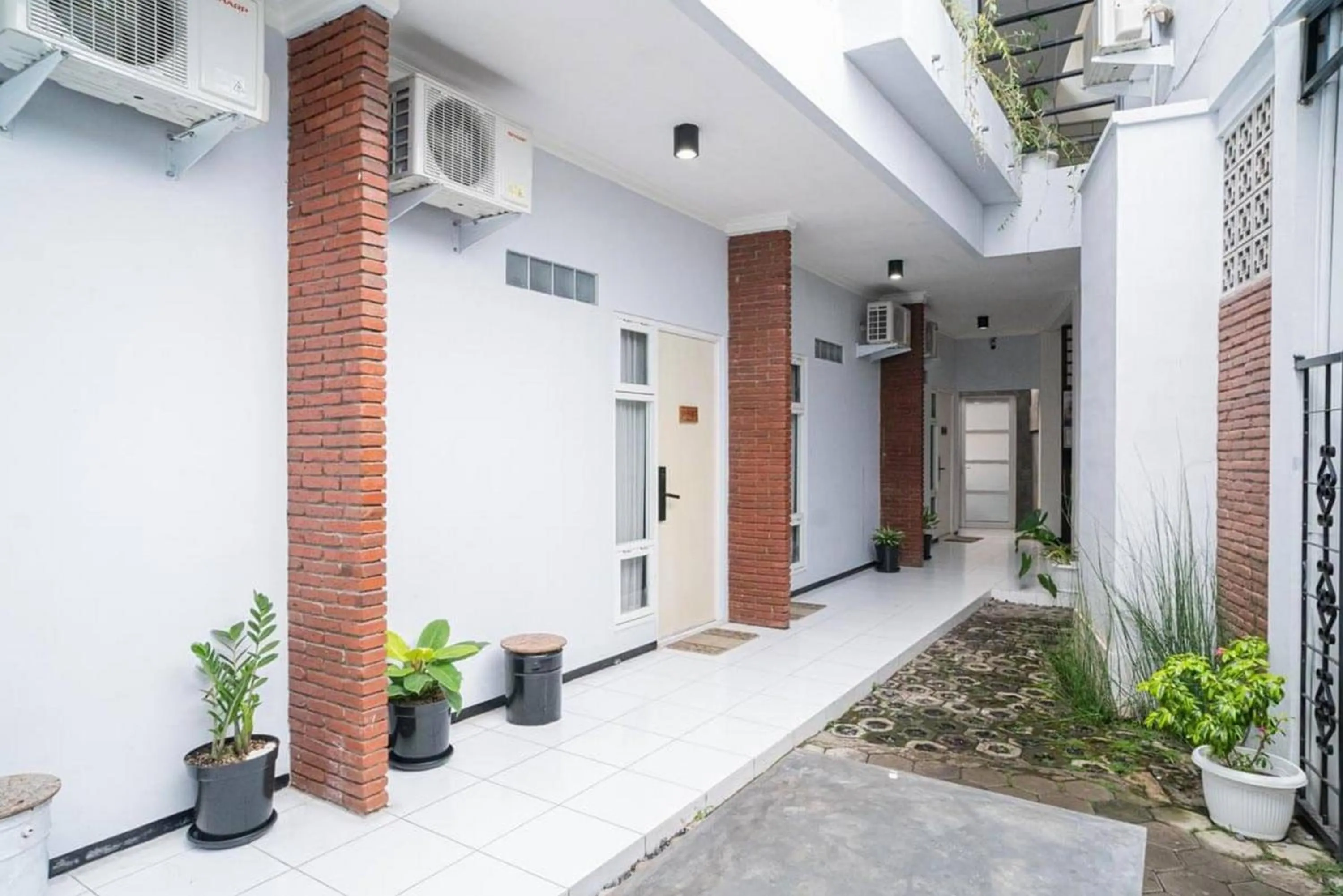 Property building in RedDoorz Syariah At Mitra Guest House