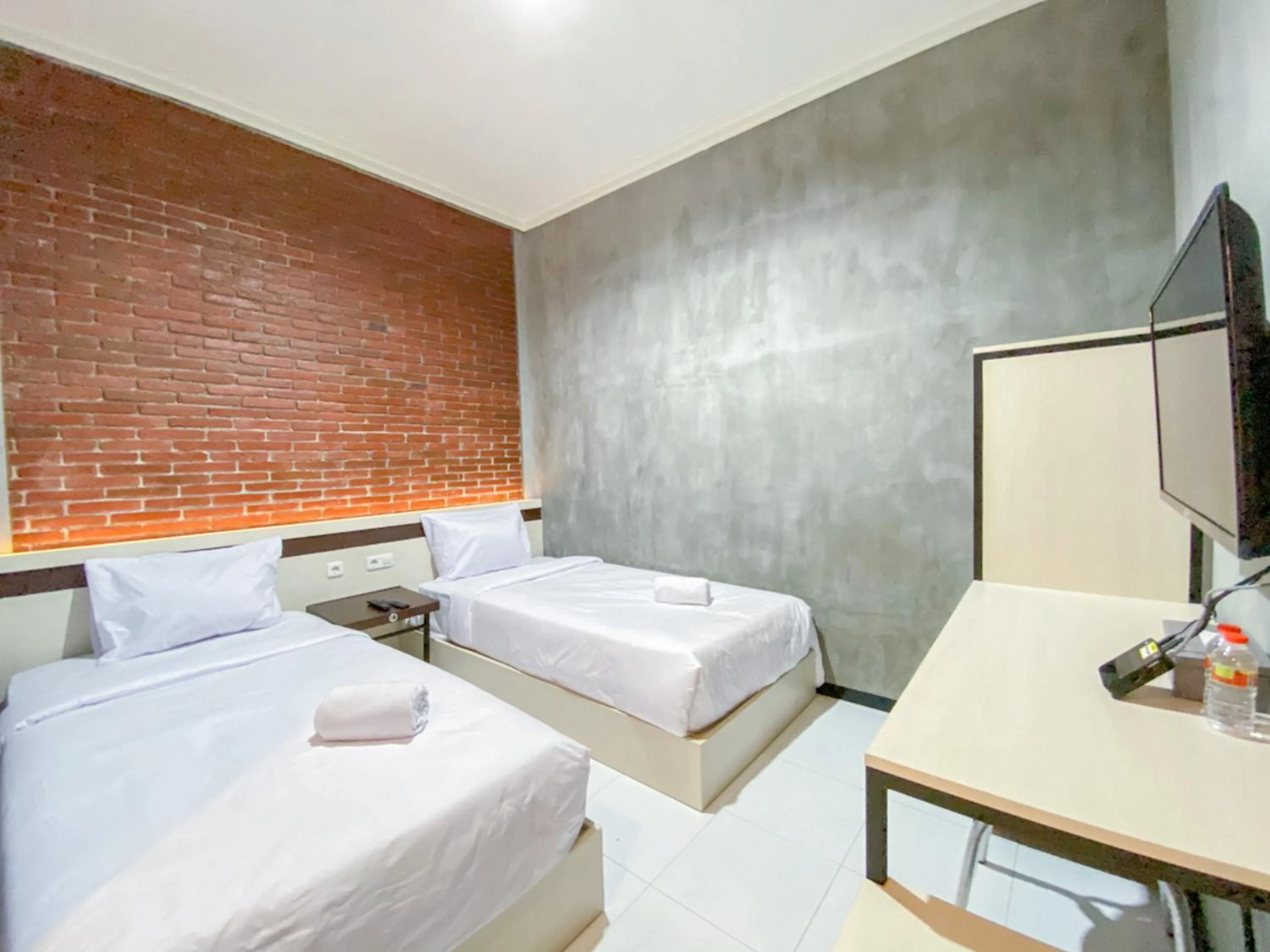 Bed in RedDoorz Syariah At Mitra Guest House