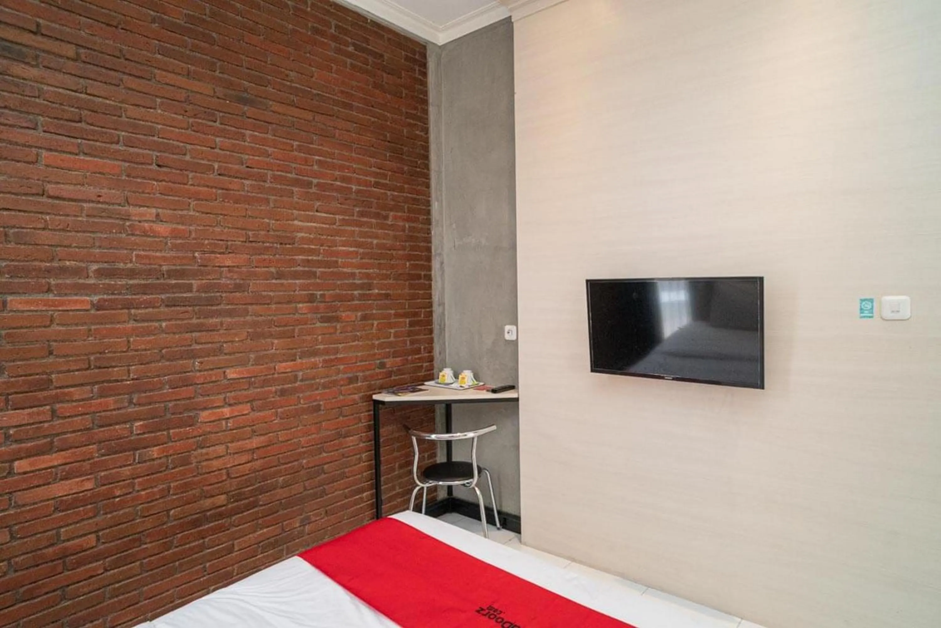 Bedroom, Bed in RedDoorz Syariah At Mitra Guest House