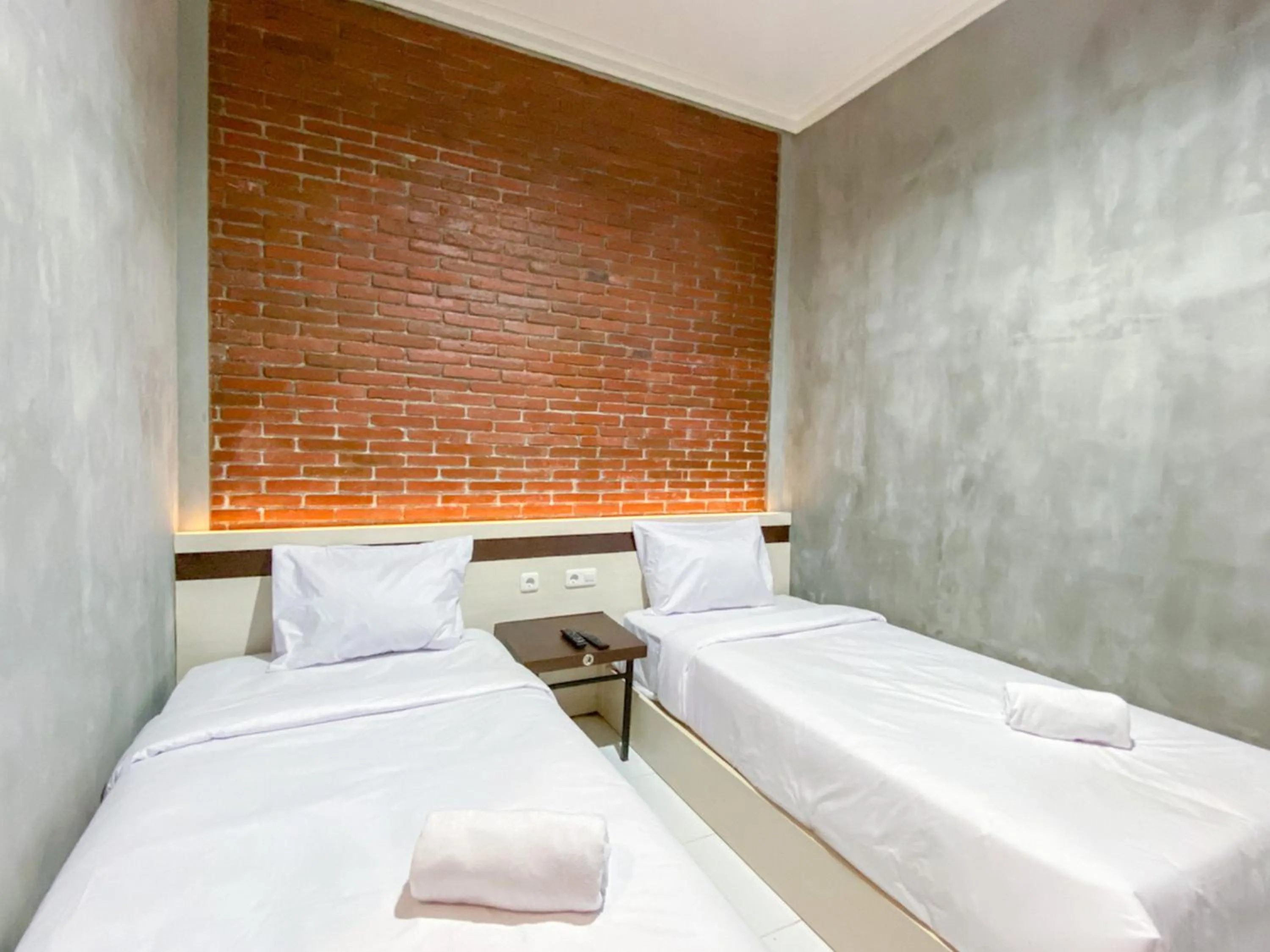 Bed in RedDoorz Syariah At Mitra Guest House