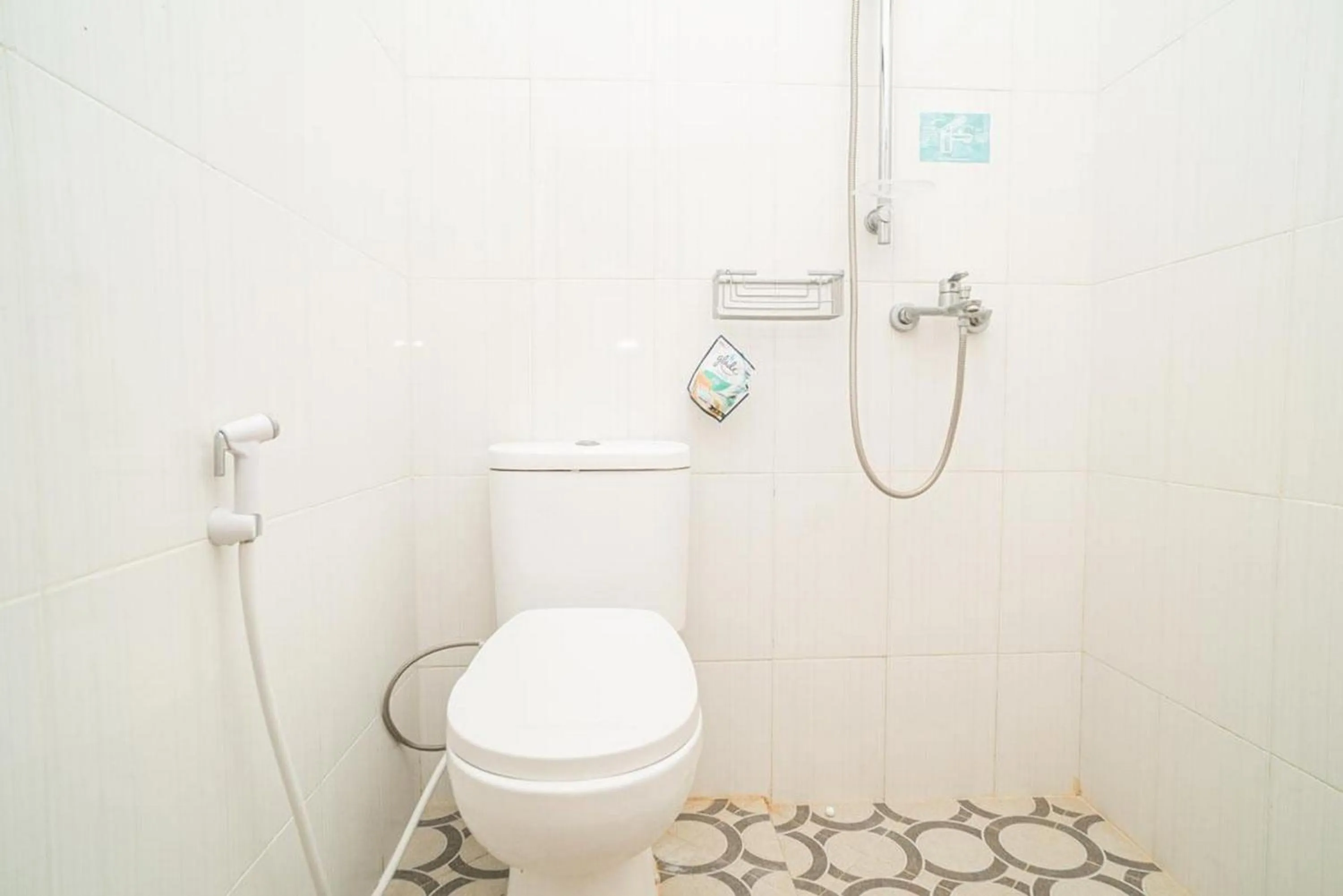 Bathroom in RedDoorz Syariah At Mitra Guest House