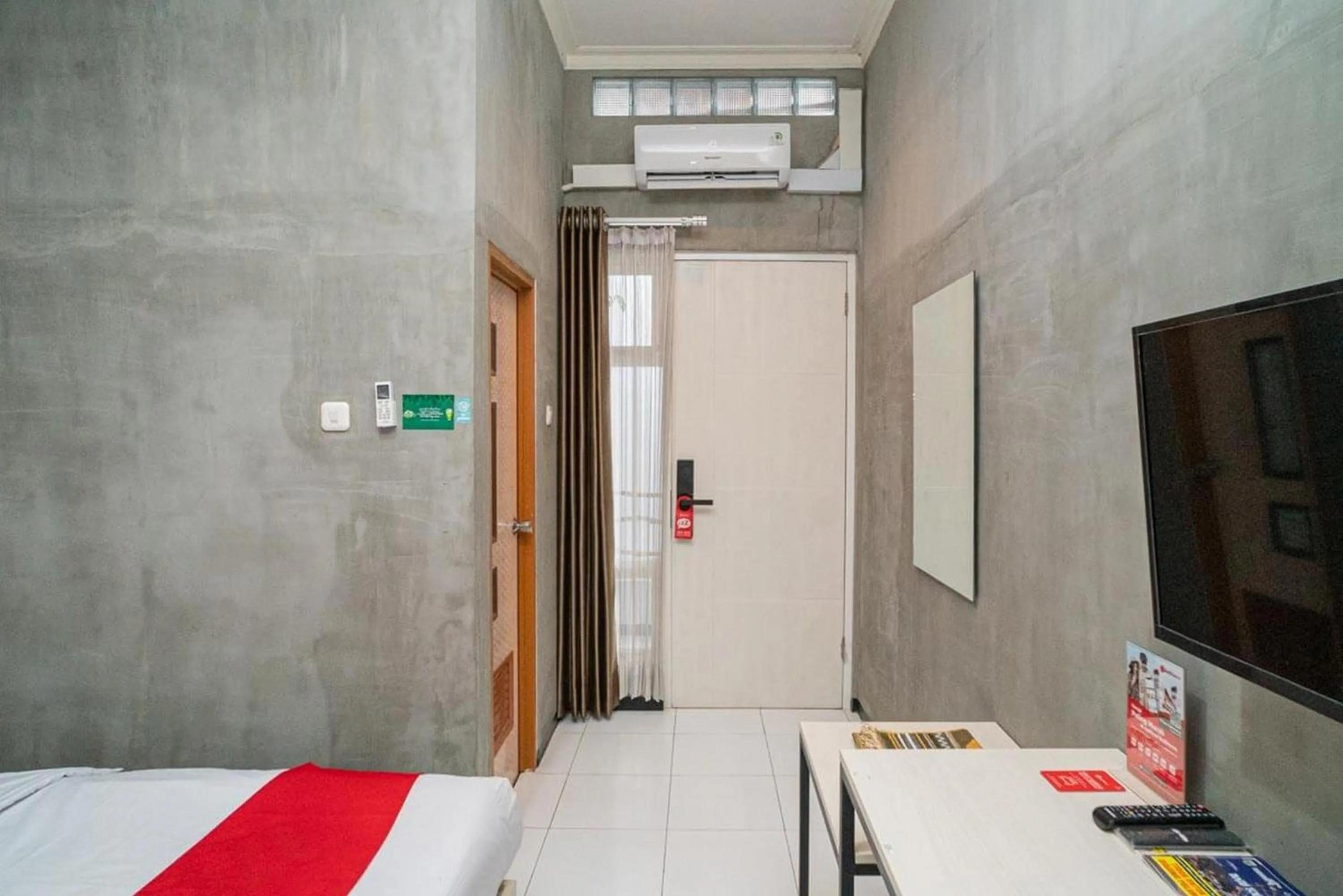 Bedroom, Bed in RedDoorz Syariah At Mitra Guest House