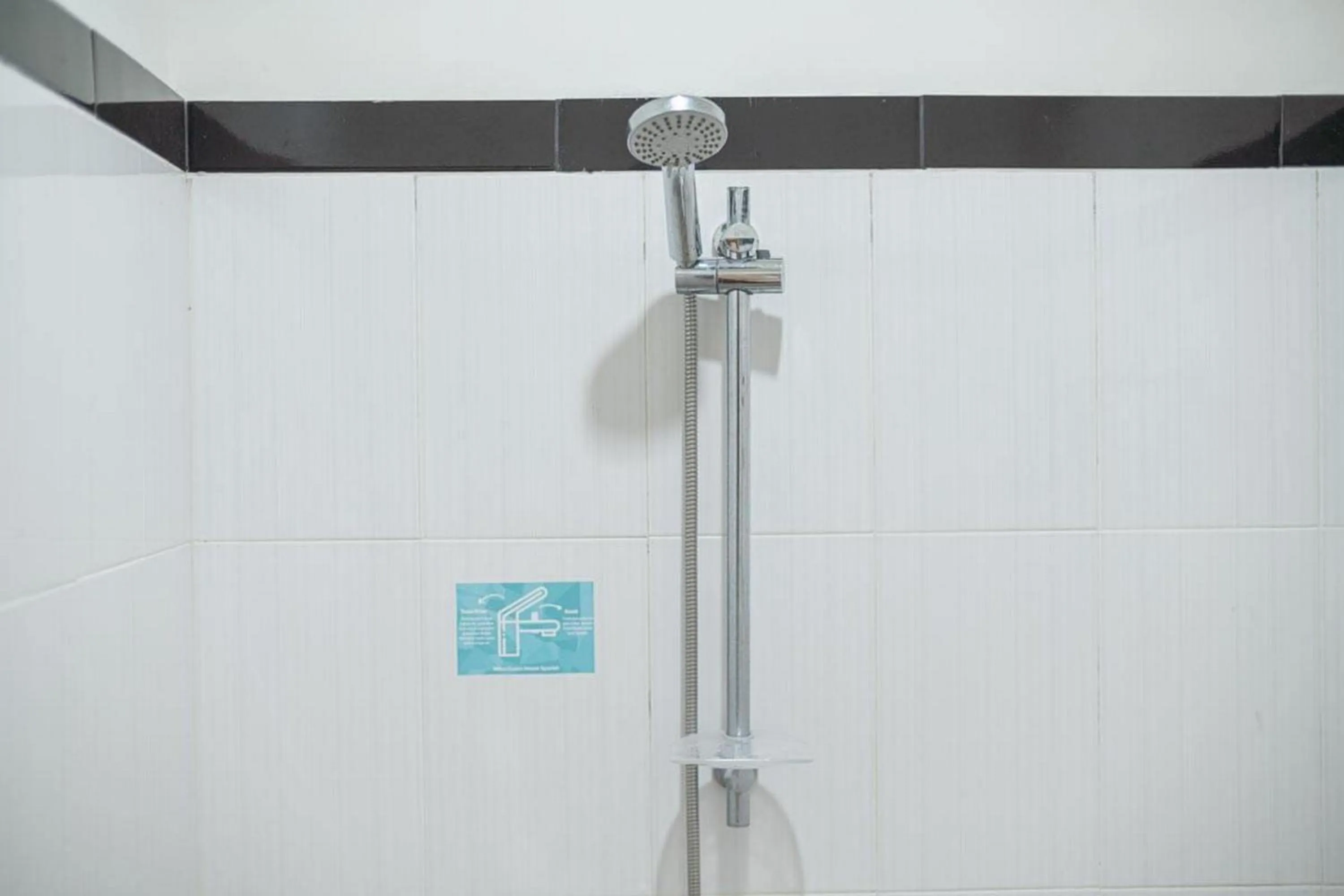 Bathroom in RedDoorz Syariah At Mitra Guest House