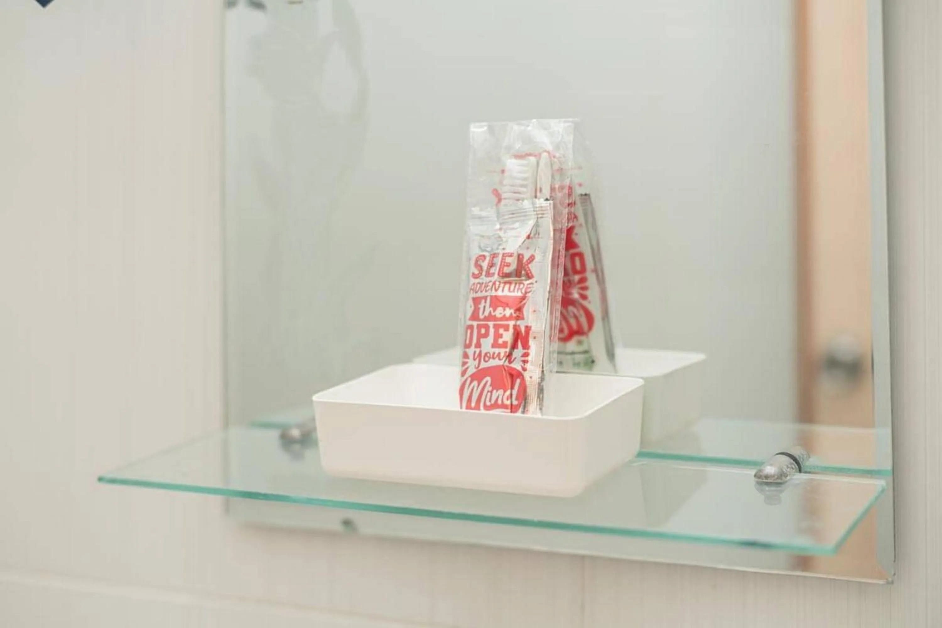 Bathroom in RedDoorz Syariah At Mitra Guest House