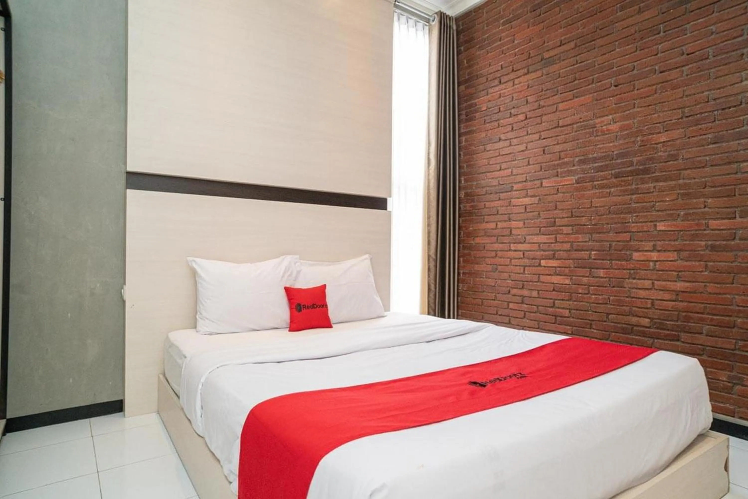Bedroom, Bed in RedDoorz Syariah At Mitra Guest House
